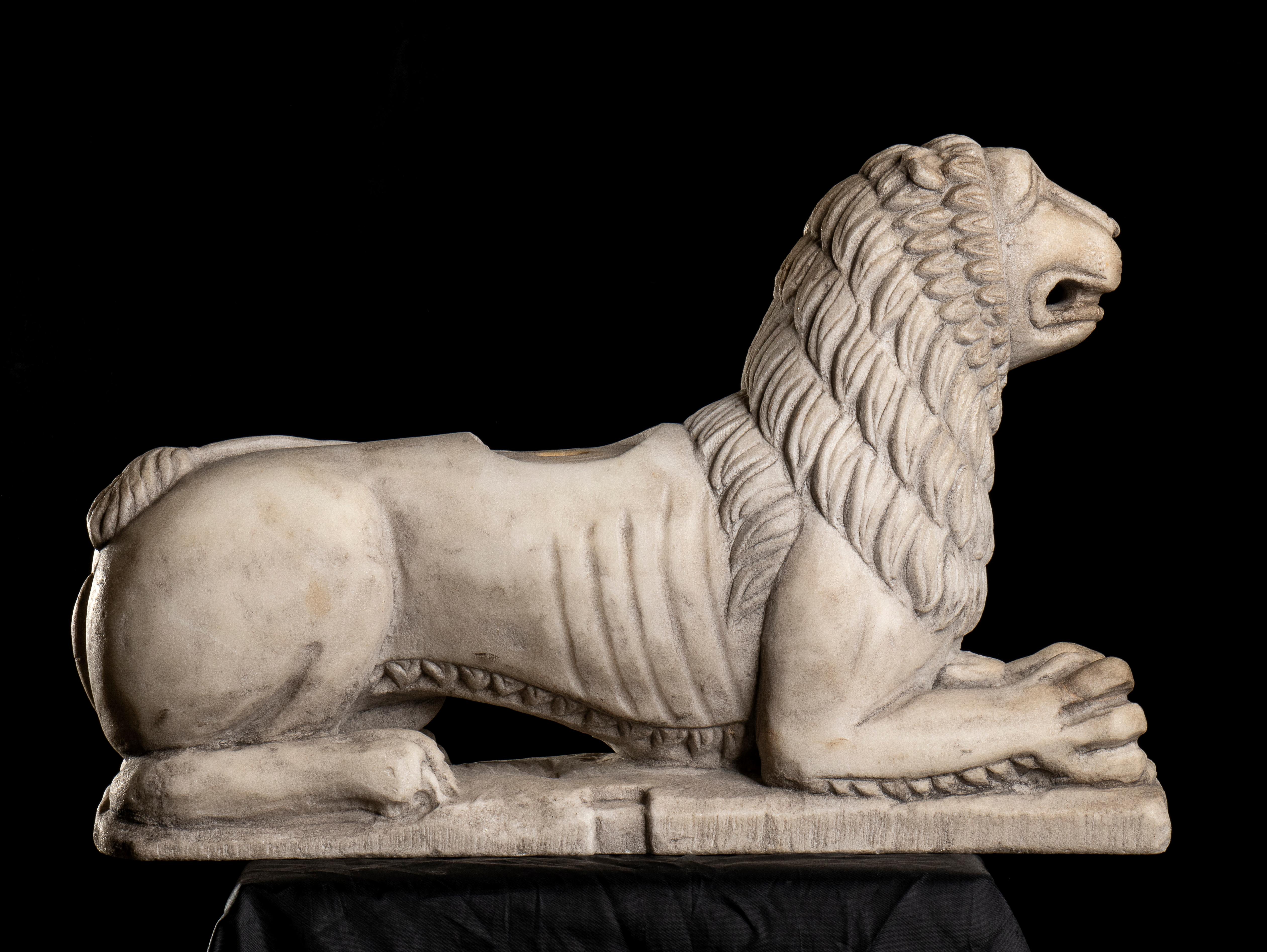 White Marble Figurative Sculpture Stylophore Lion Central Italy 19th Century 4