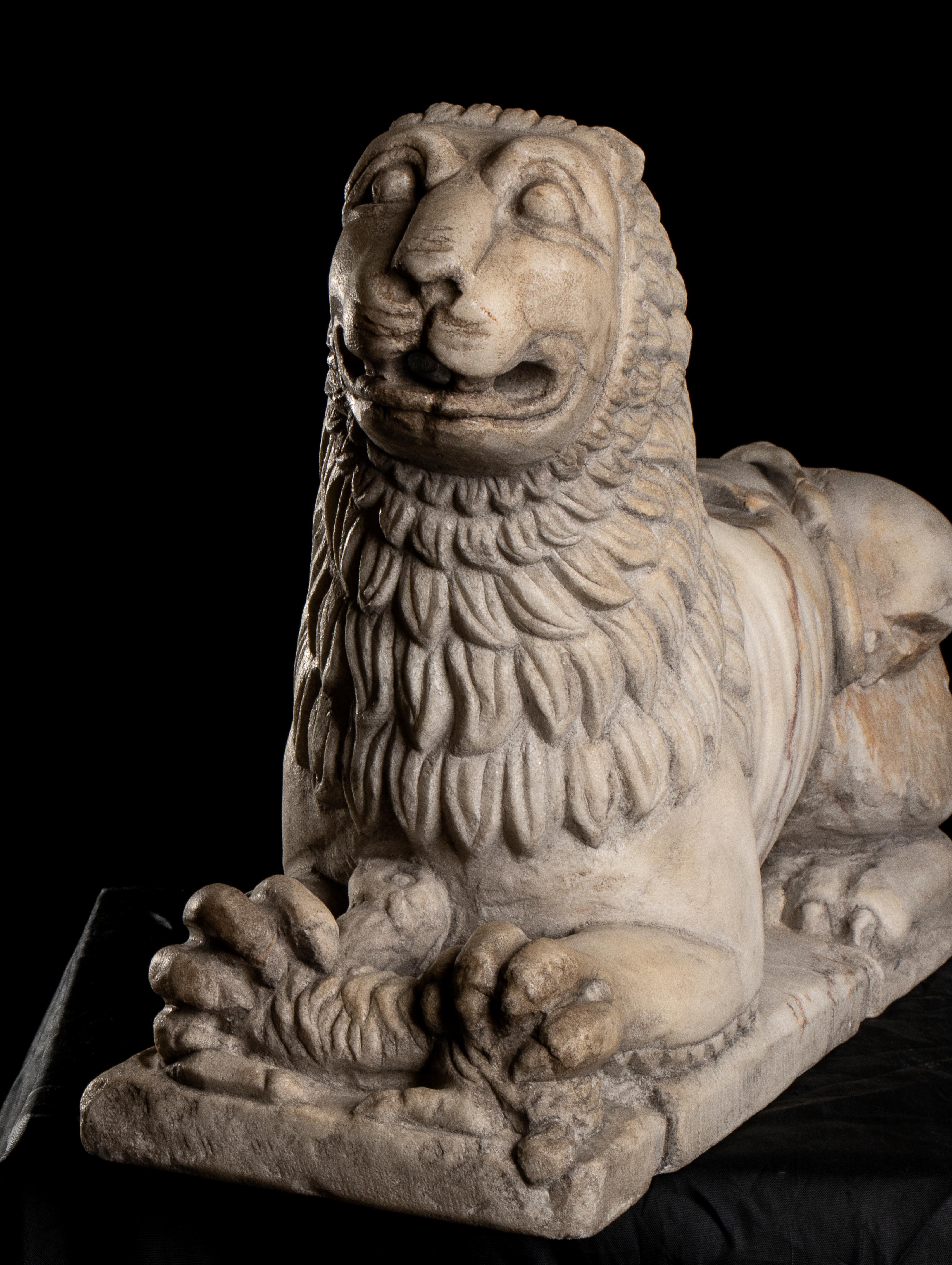 White Marble Figurative Sculpture Stylophore Lion Central Italy 19th Century 5
