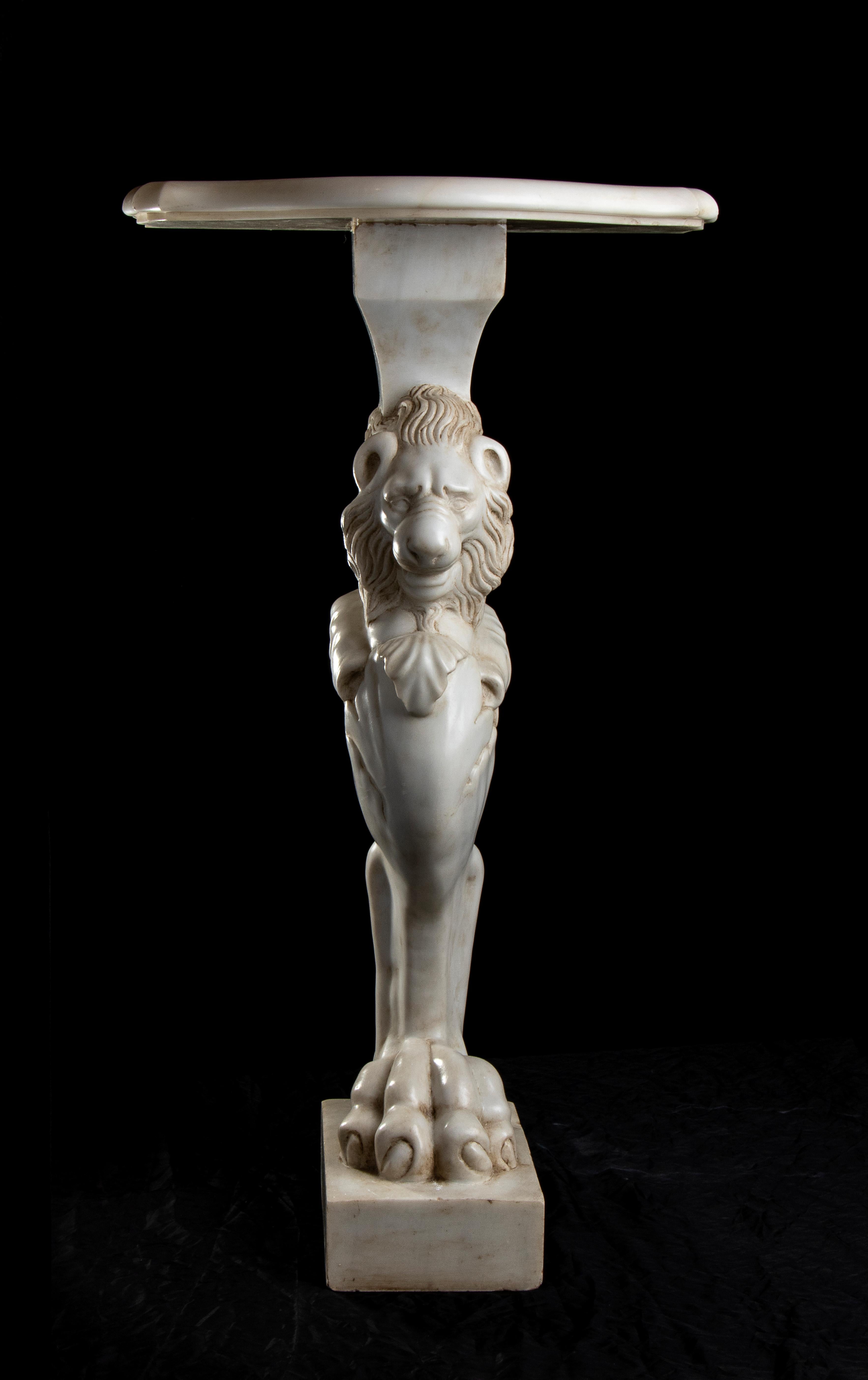 White Marble Pair of Sculptures With Heads of Lions and Ferals Feet Roman Style 9
