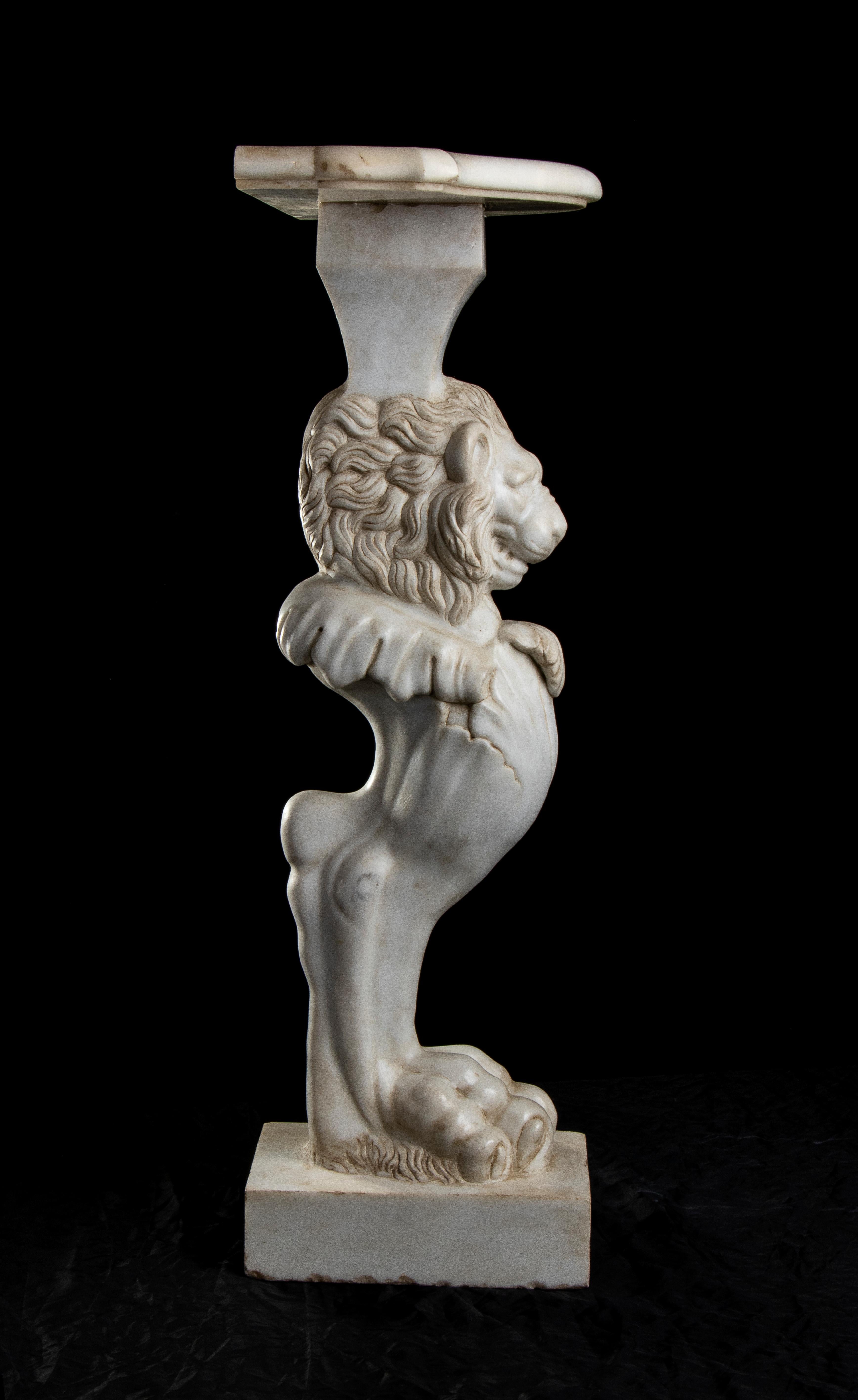 White Marble Pair of Sculptures With Heads of Lions and Ferals Feet Roman Style 5