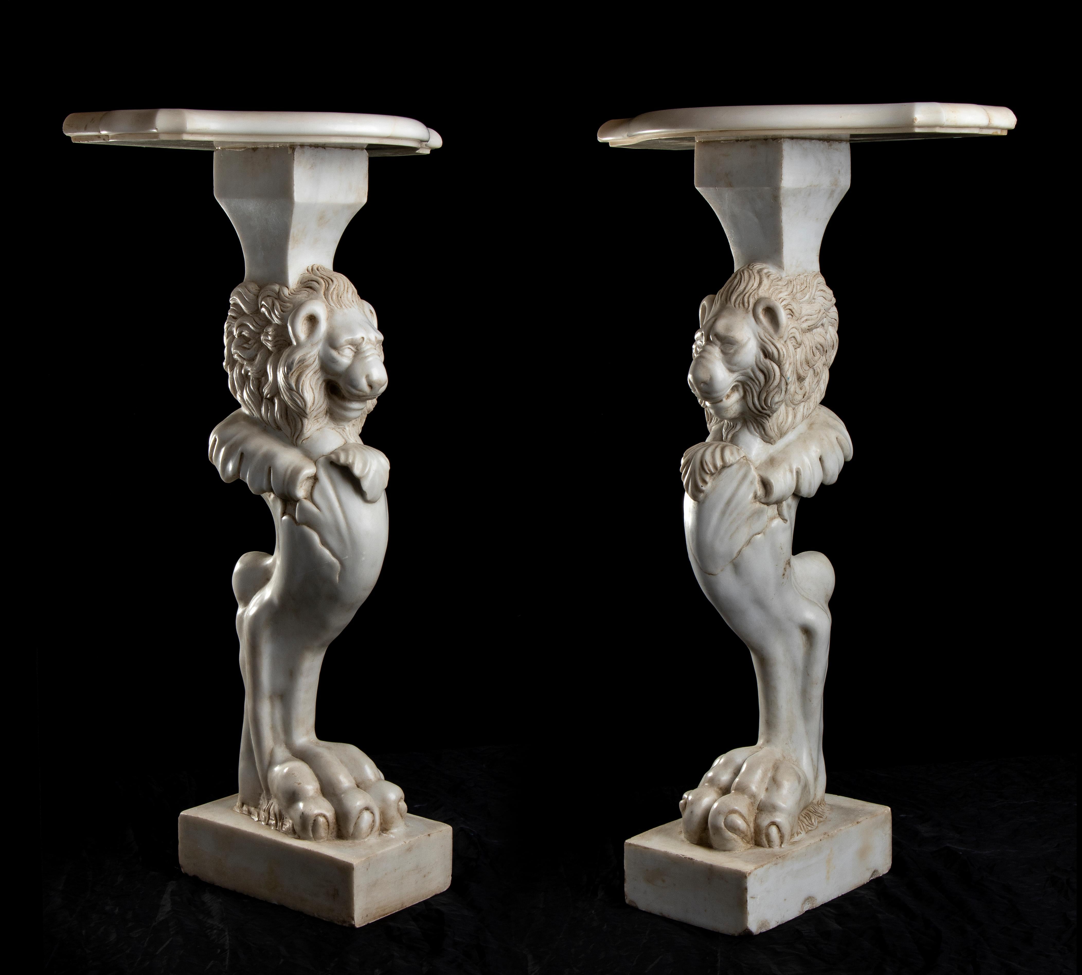 Unknown Figurative Sculpture - White Marble Pair of Sculptures With Heads of Lions and Ferals Feet Roman Style