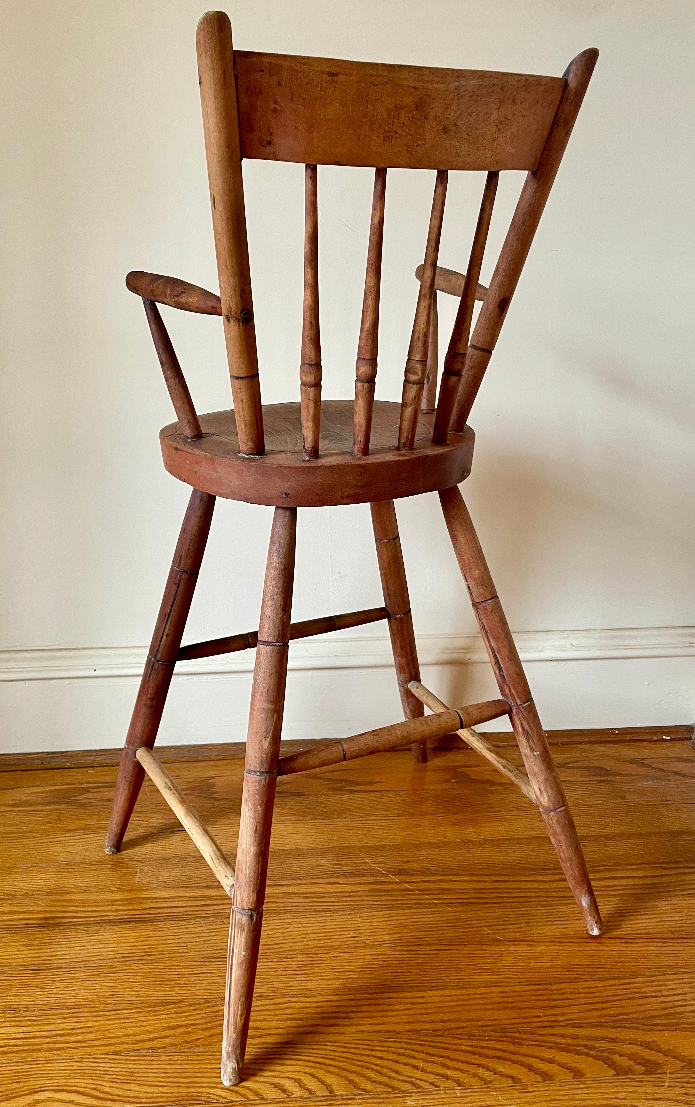 Sedia Windsor antica per bambini: 1880 ca. Americana (Maine). Lavaggio rosso originale. 1