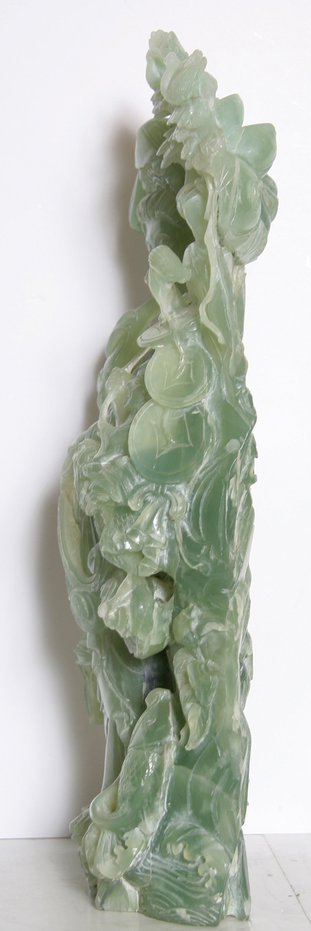 Donna e due bambini, scultura asiatica in giada intagliata - Sculpture di Unknown
