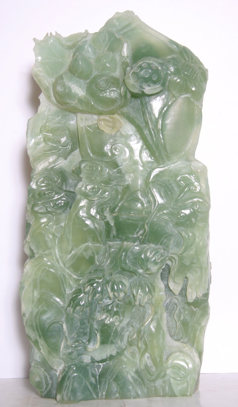 Donna e due bambini, scultura asiatica in giada intagliata - Sculpture Ming di Unknown