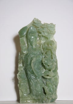 Donna e due bambini, scultura asiatica in giada intagliata