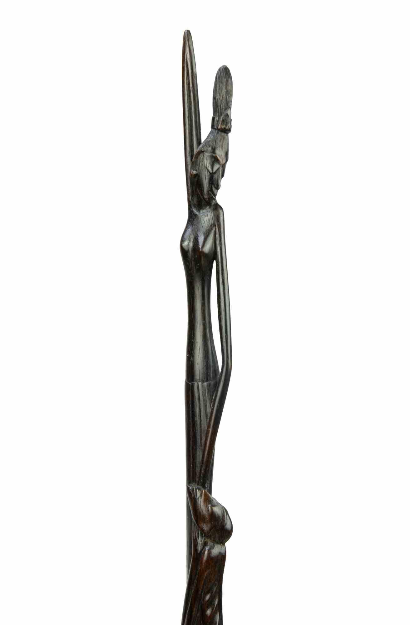 Sculpture balinaise en bronze représentant une femme.

Placé sur un socle en bois.

Excellent état.