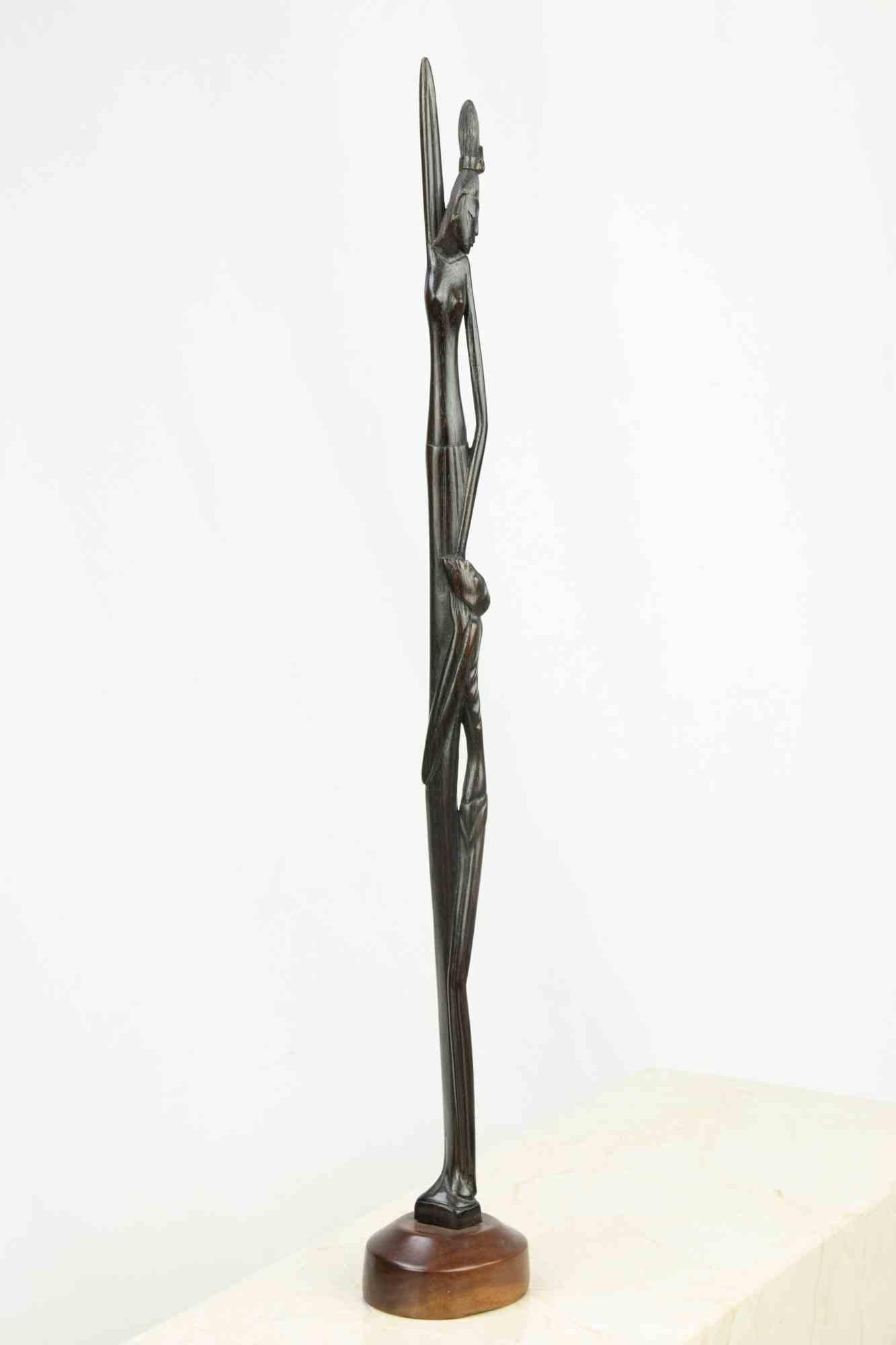 Figurative Sculpture Unknown - Femme - Sculpture - Milieu du 20e siècle
