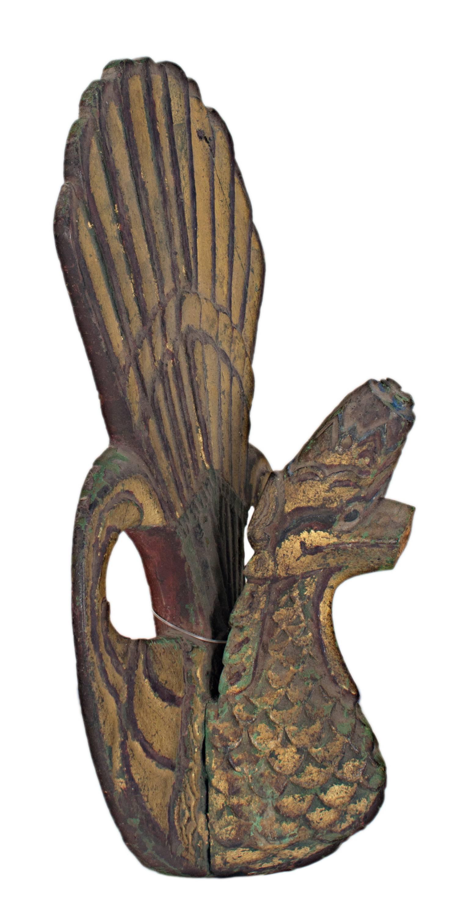 « Sculpture de paon Garuda en bois sculpté et peint d'Indonésie du 19e siècle » en vente 1