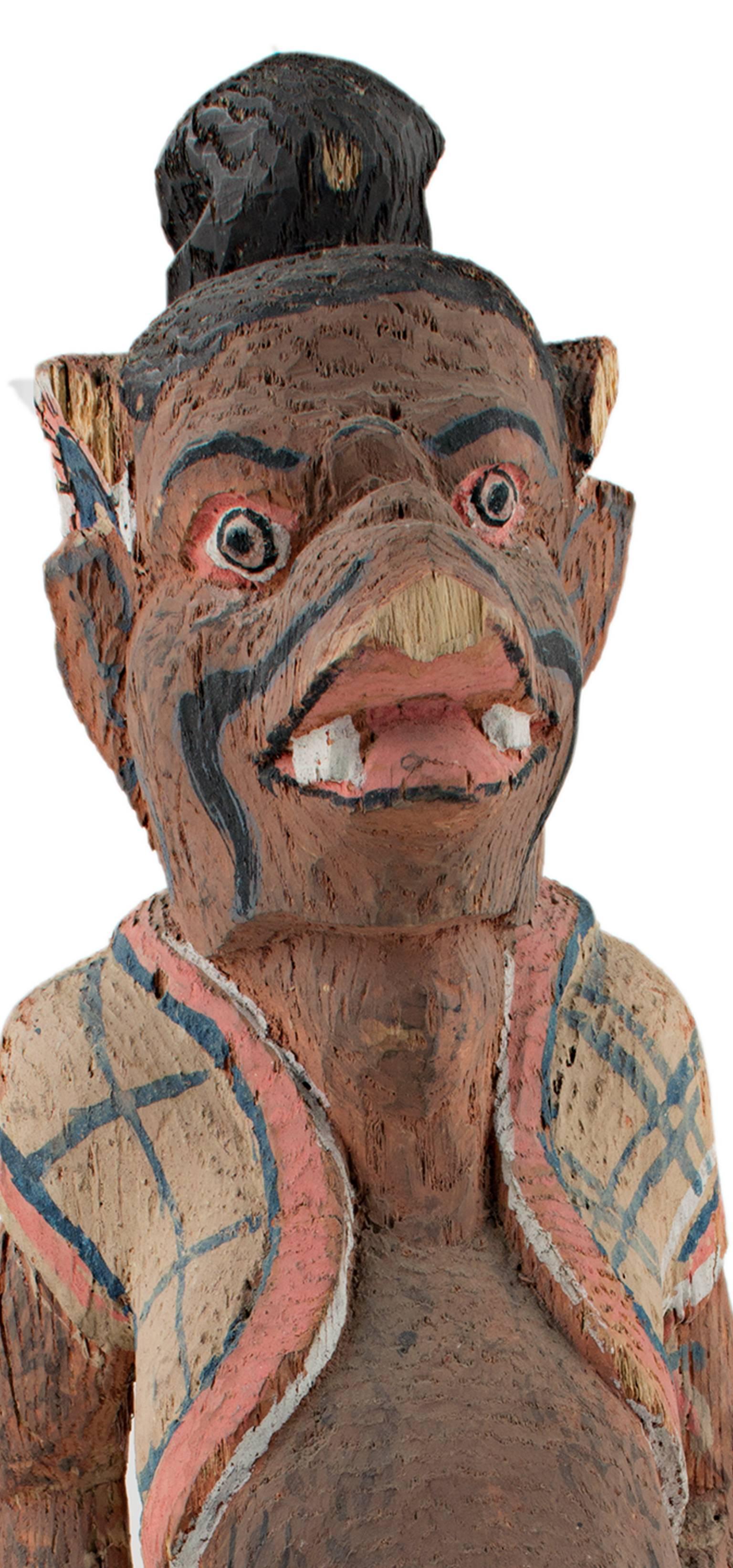 Figure en bois sculpté « Femme », créée en Indonésie au cours du XIXe siècle en vente 1