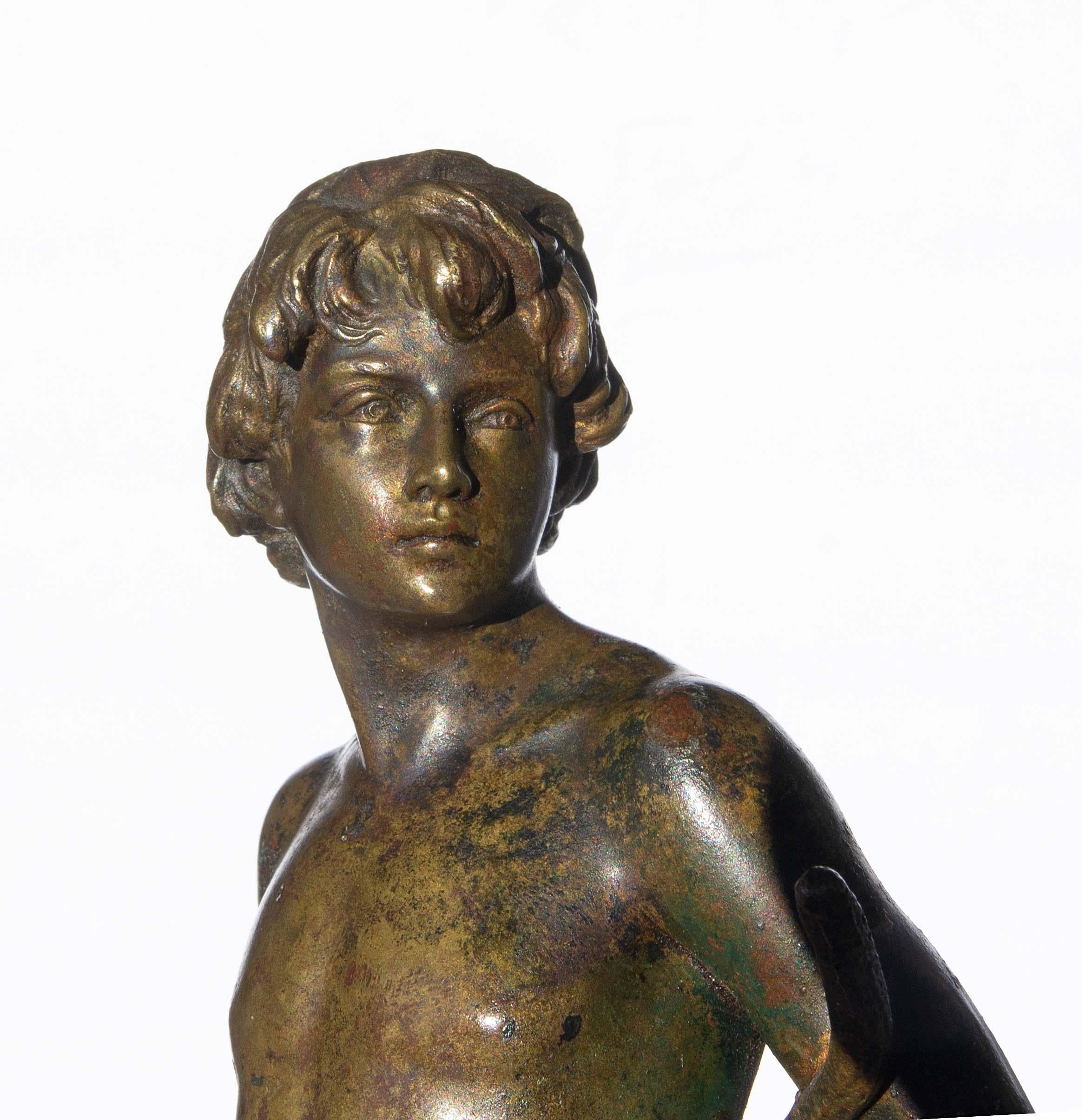 Bronzestatue eines jungen Ziegenhirten von Oscar Gladenbeck, um 1900. Signiert 