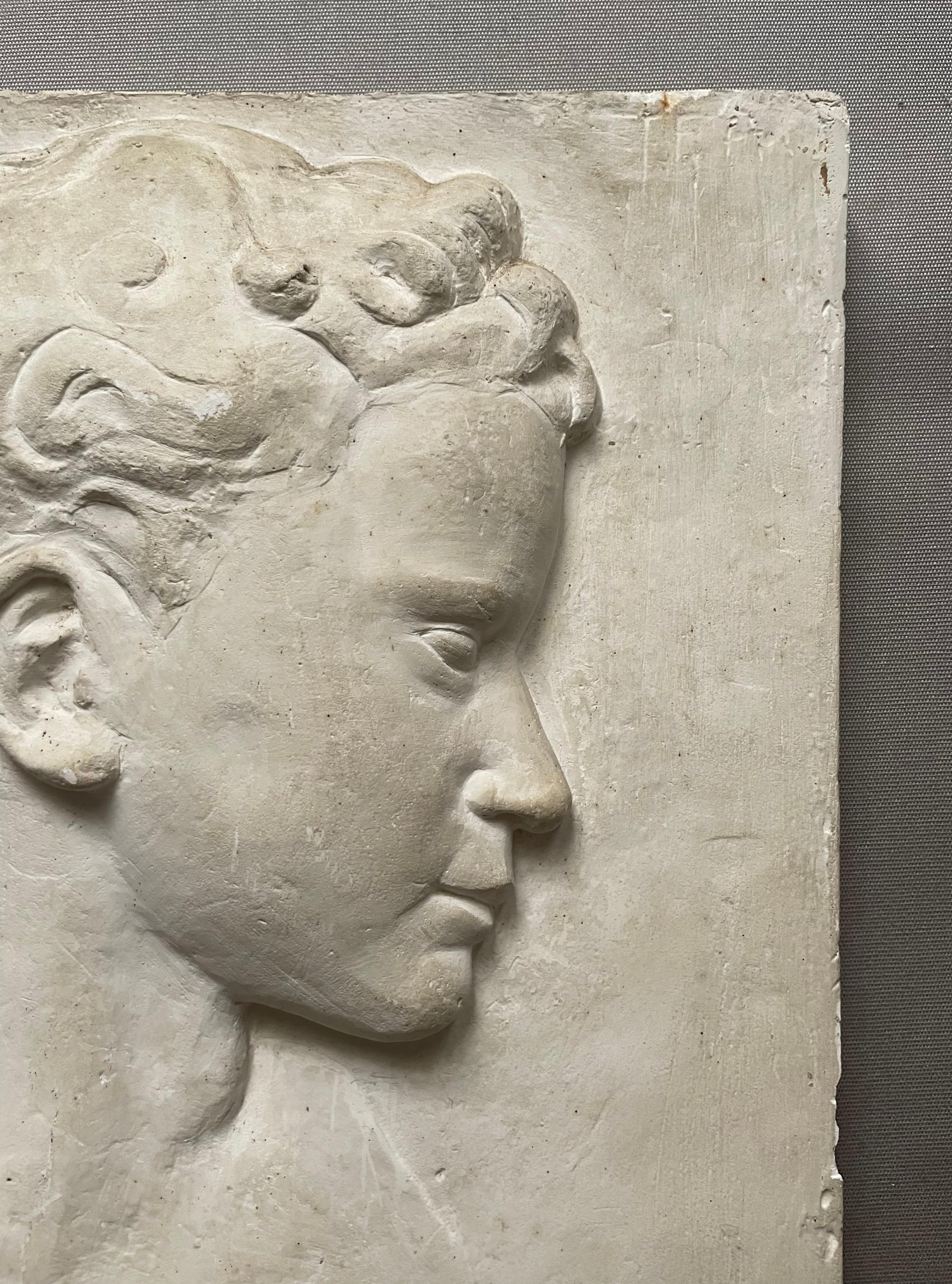 Young man in profile.
Bas relief in plaster, signature to be identified at the bottom right.
Small scratches, small dirt, very small losses on the edges.
39 x 30.5 cm