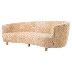 Grand canapé suédois en peau de mouton c1940s