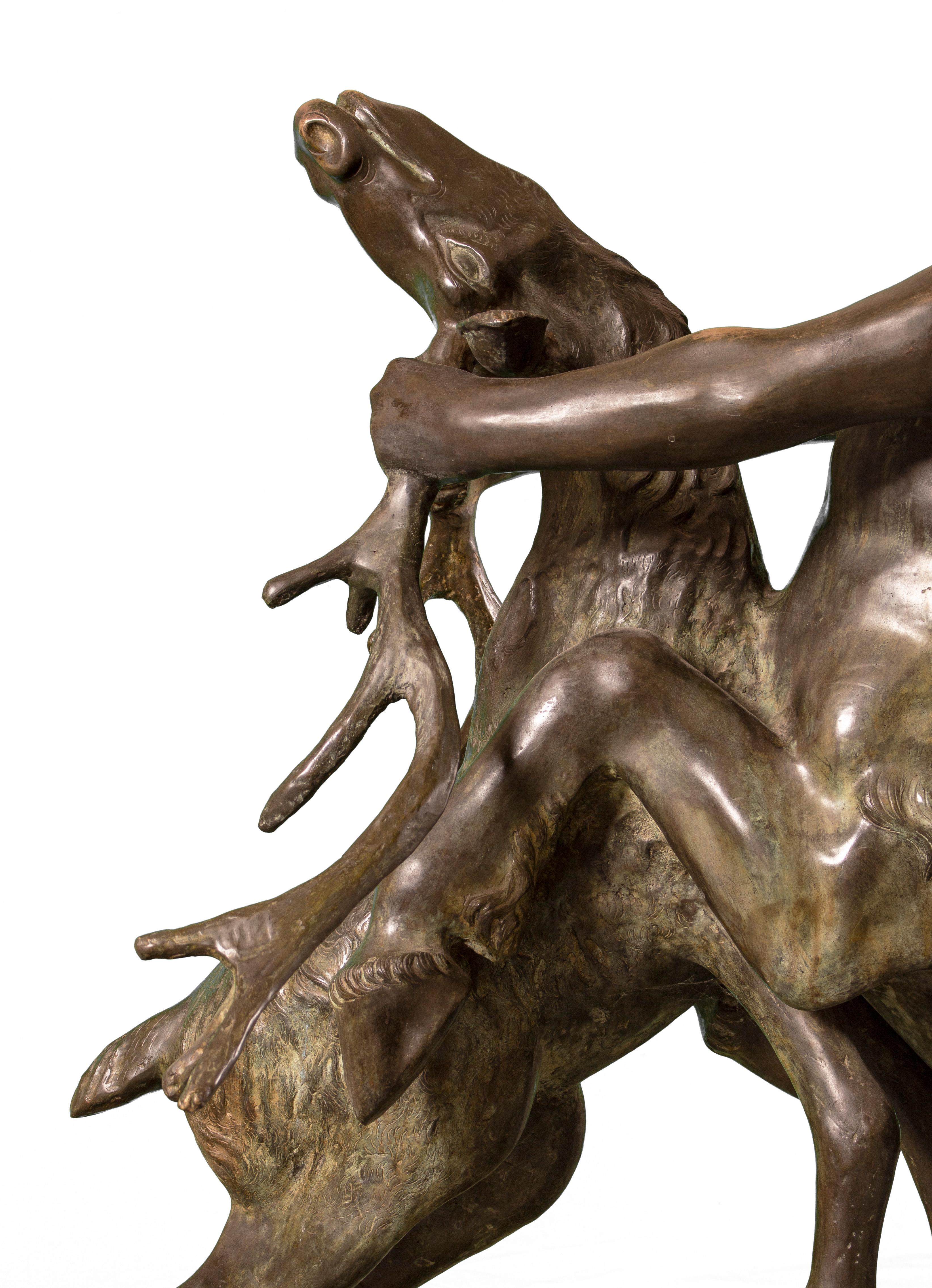 Centaur und Hirsch – Monumentale Bronzeskulptur aus Bronze im Zustand „Gut“ im Angebot in Budapest, HU