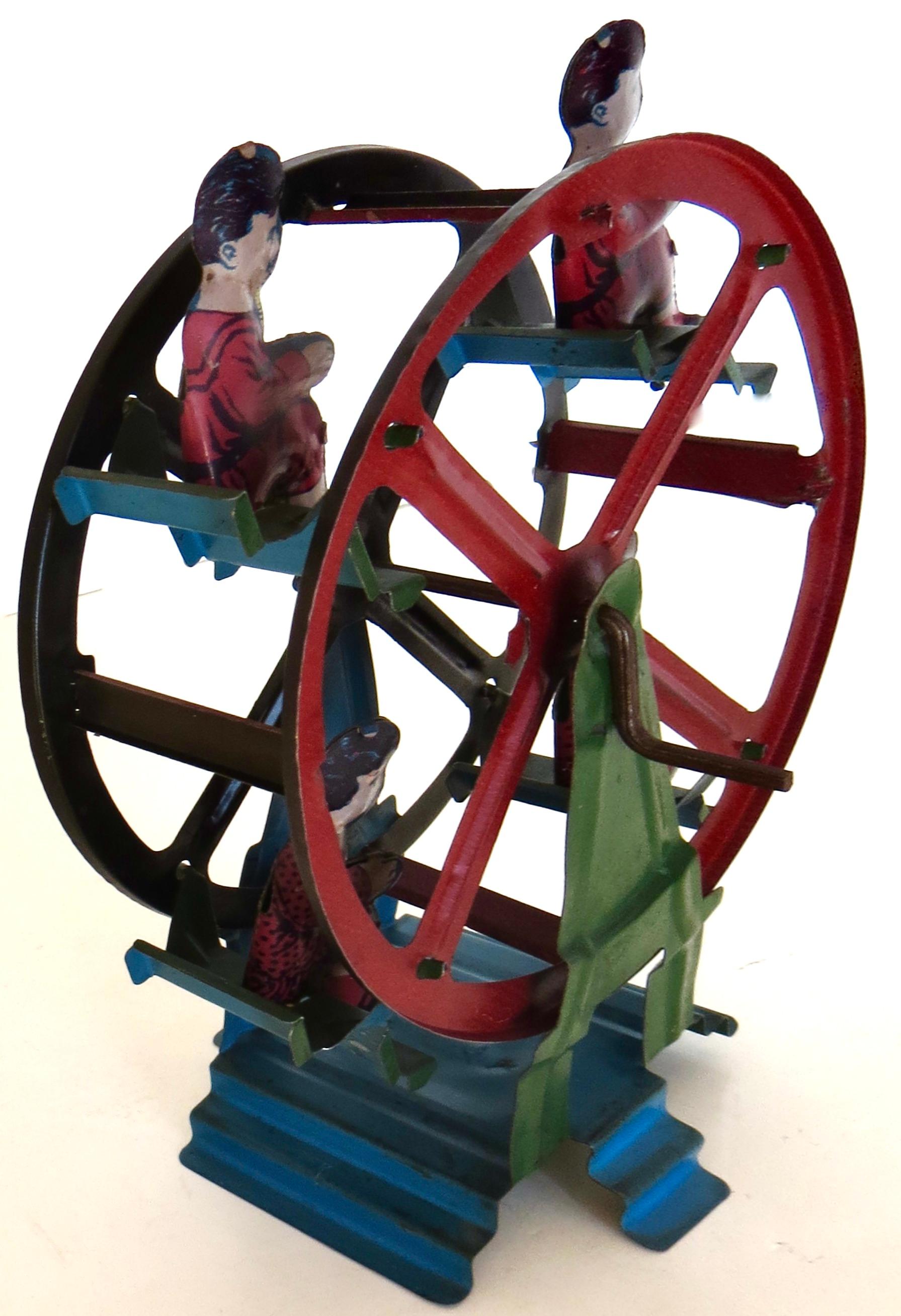 Pequeña noria de manivela para cuatro pasajeros sin marcar Circa 1935 Arte popular en venta