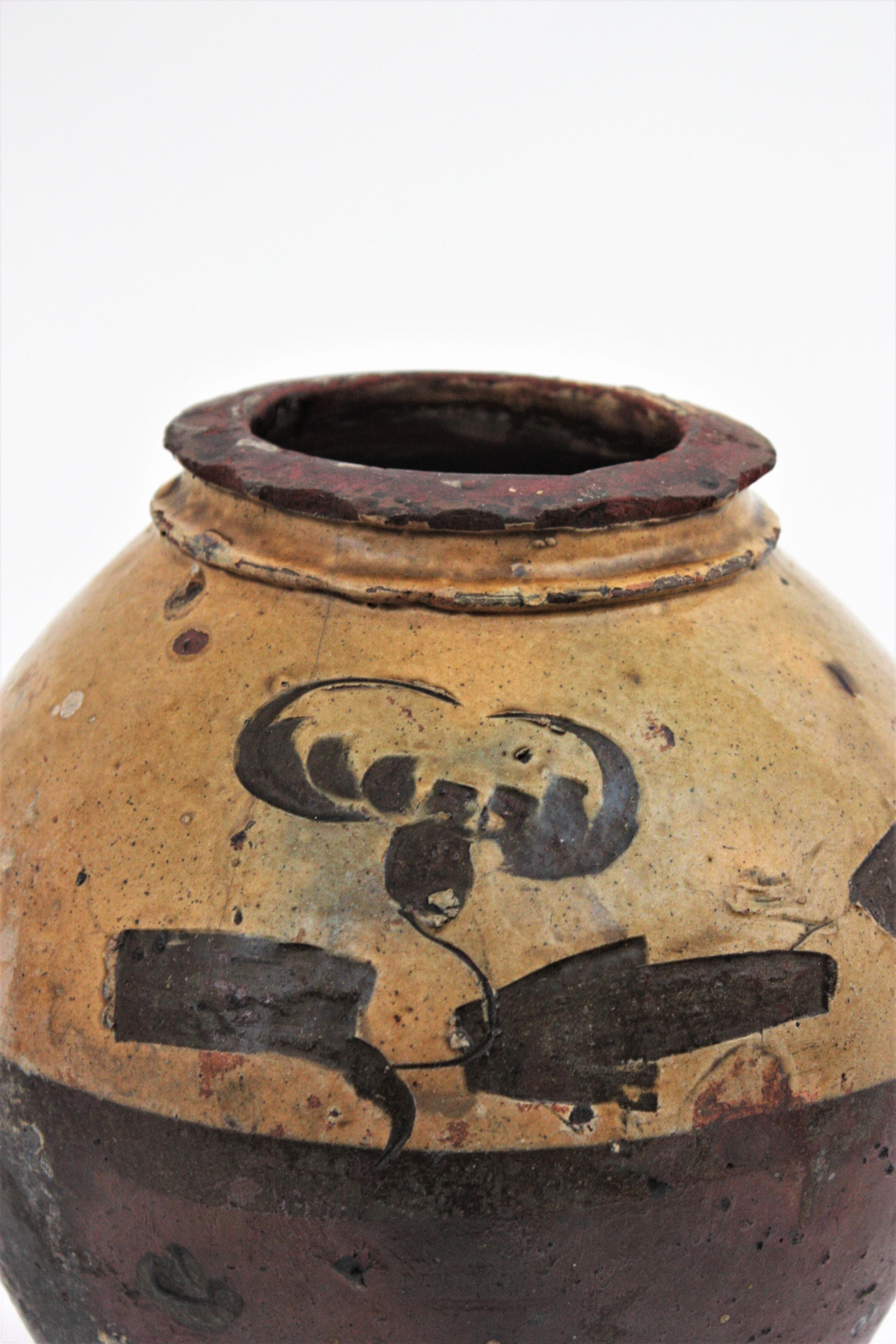 20ième siècle Paire d'urnes / vases en terre cuite de Chine en vente