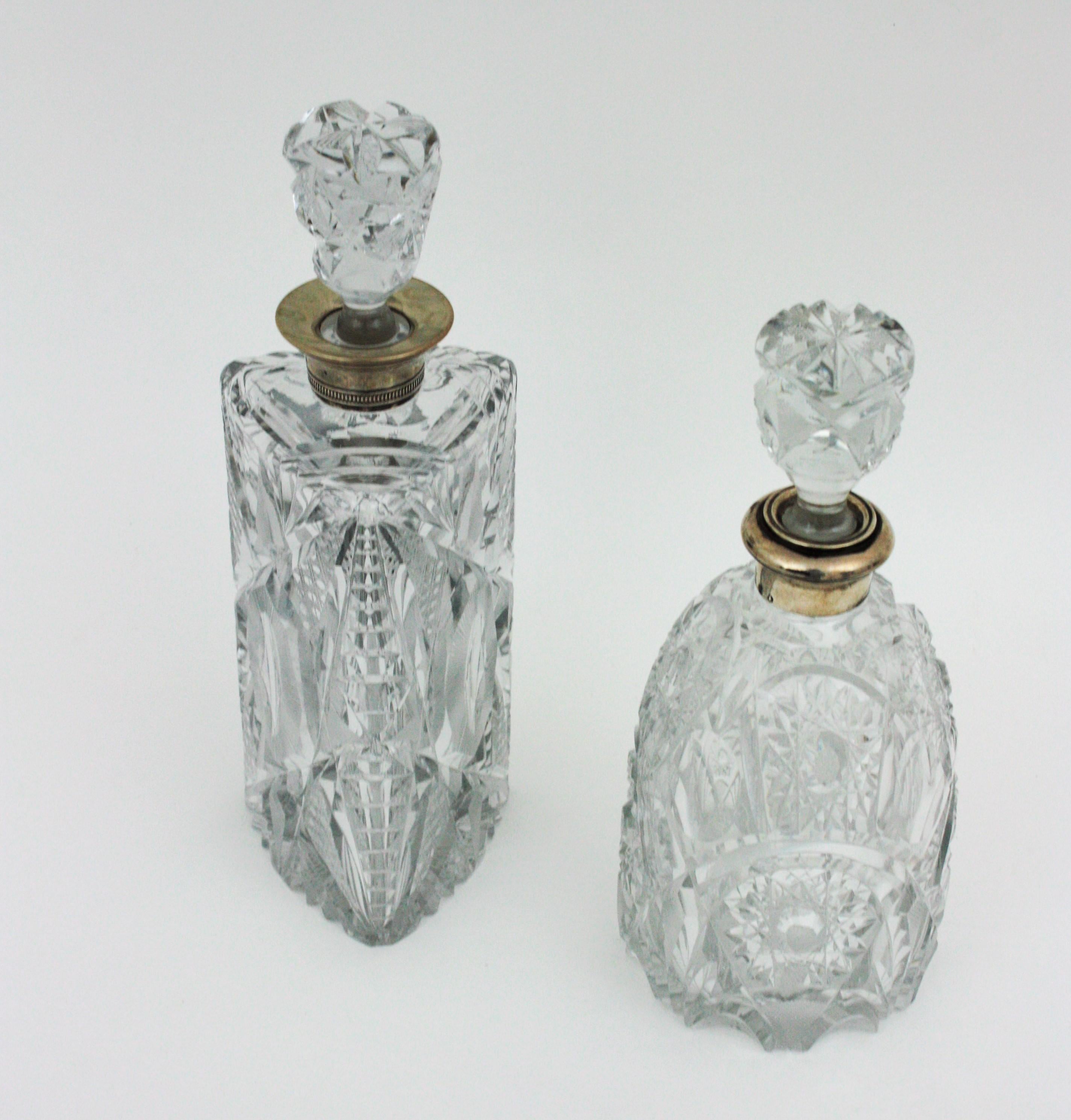 Unmatching pair of Art Deco cut crystal and silver decanters/ liqueur bottles with stoppers. Spain, 1930s
One has triangular shape and the other one bell shape.
These spirit decanters are finely executed with very detailed cut cristal patterns