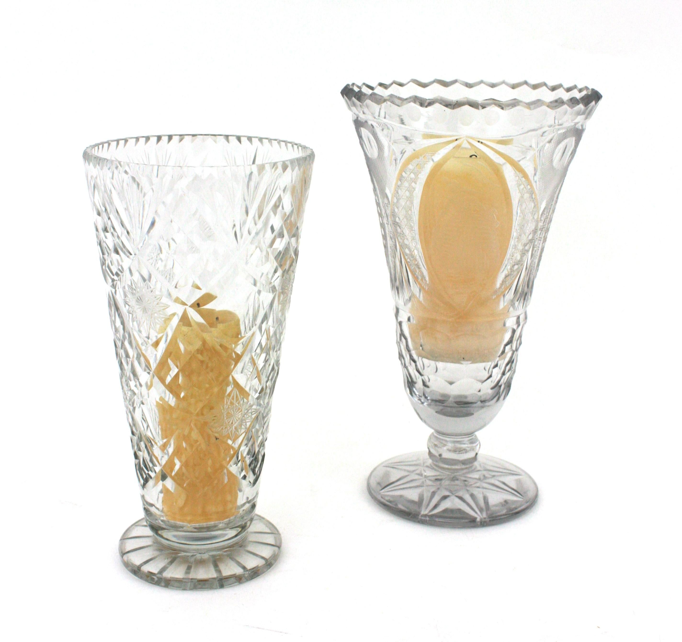 Eye-catching pair of cut crystal vases with scalloped and serrated tops. Spain, 1930s.
Both are finely executed with very detailed cut cristal patterns thorough.
Each one has a different cut crystal patterned design, both in excellent condition.
To