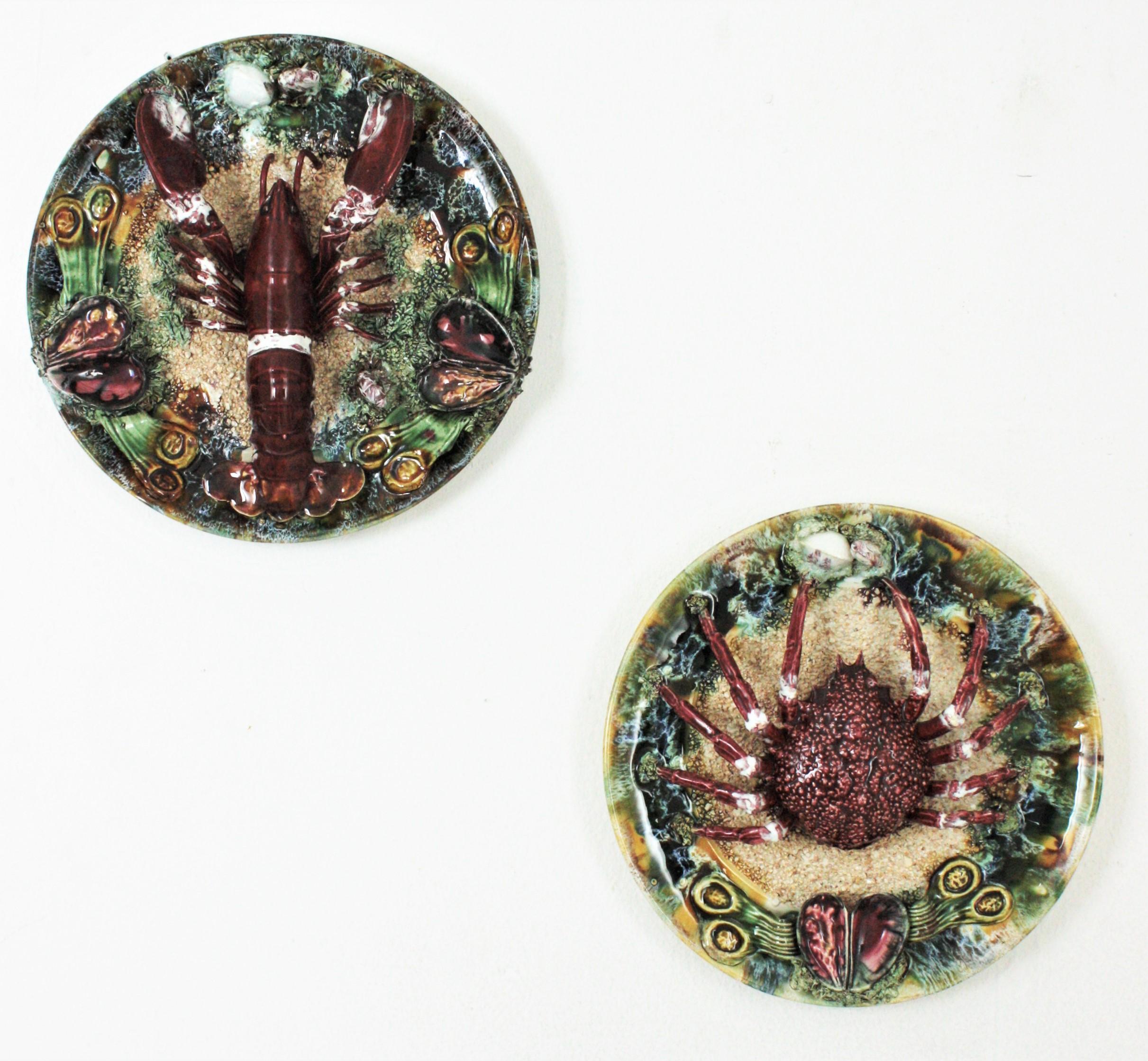 Mid-Century Modern Unmatching Pair of Majolica Ceramic Trompe L'oeil Crab Lobster Wall Plates For Sale