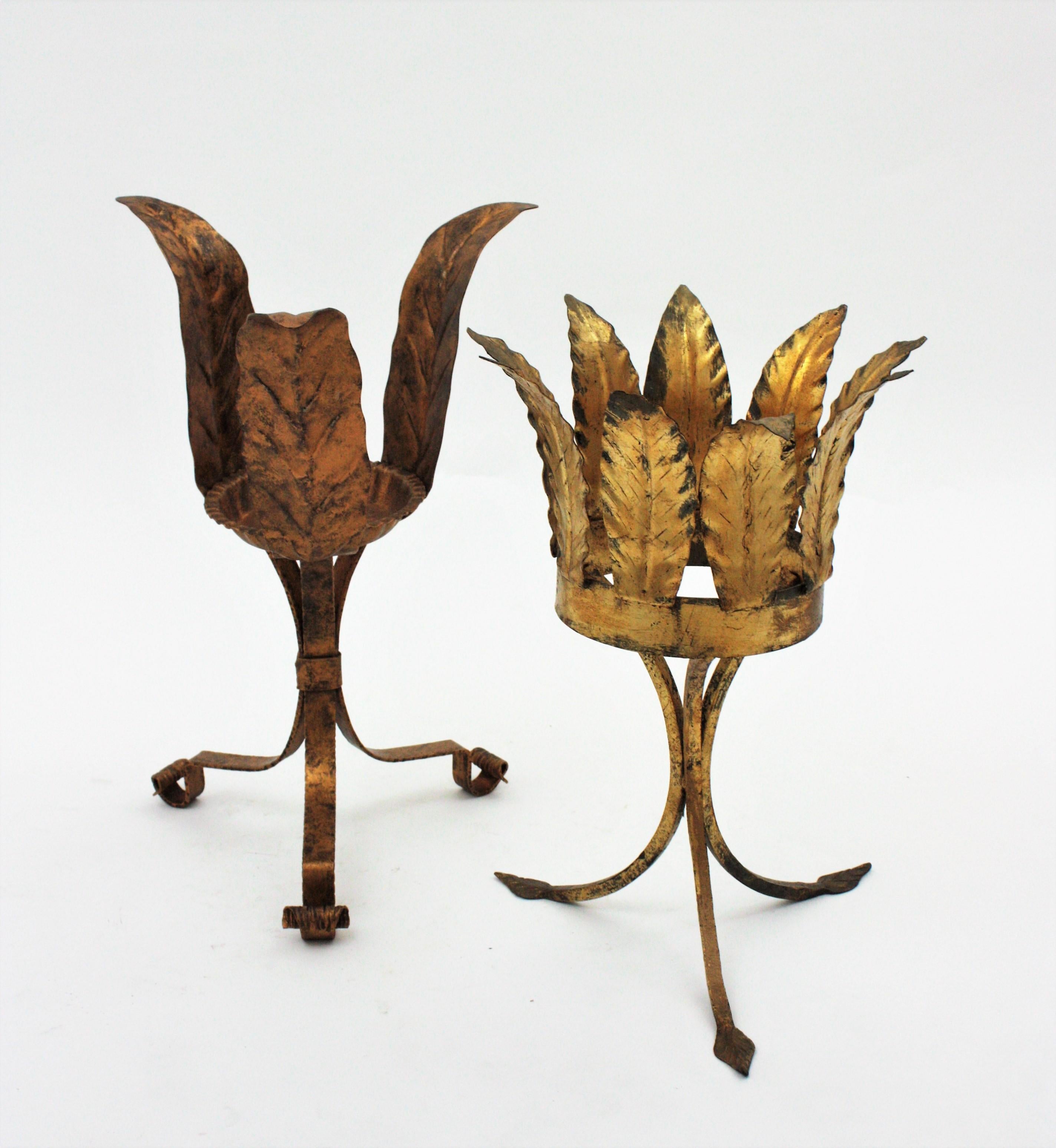 Unmatching Pair of Plant Stands or Jardinières in Gilt Iron In Good Condition For Sale In Barcelona, ES