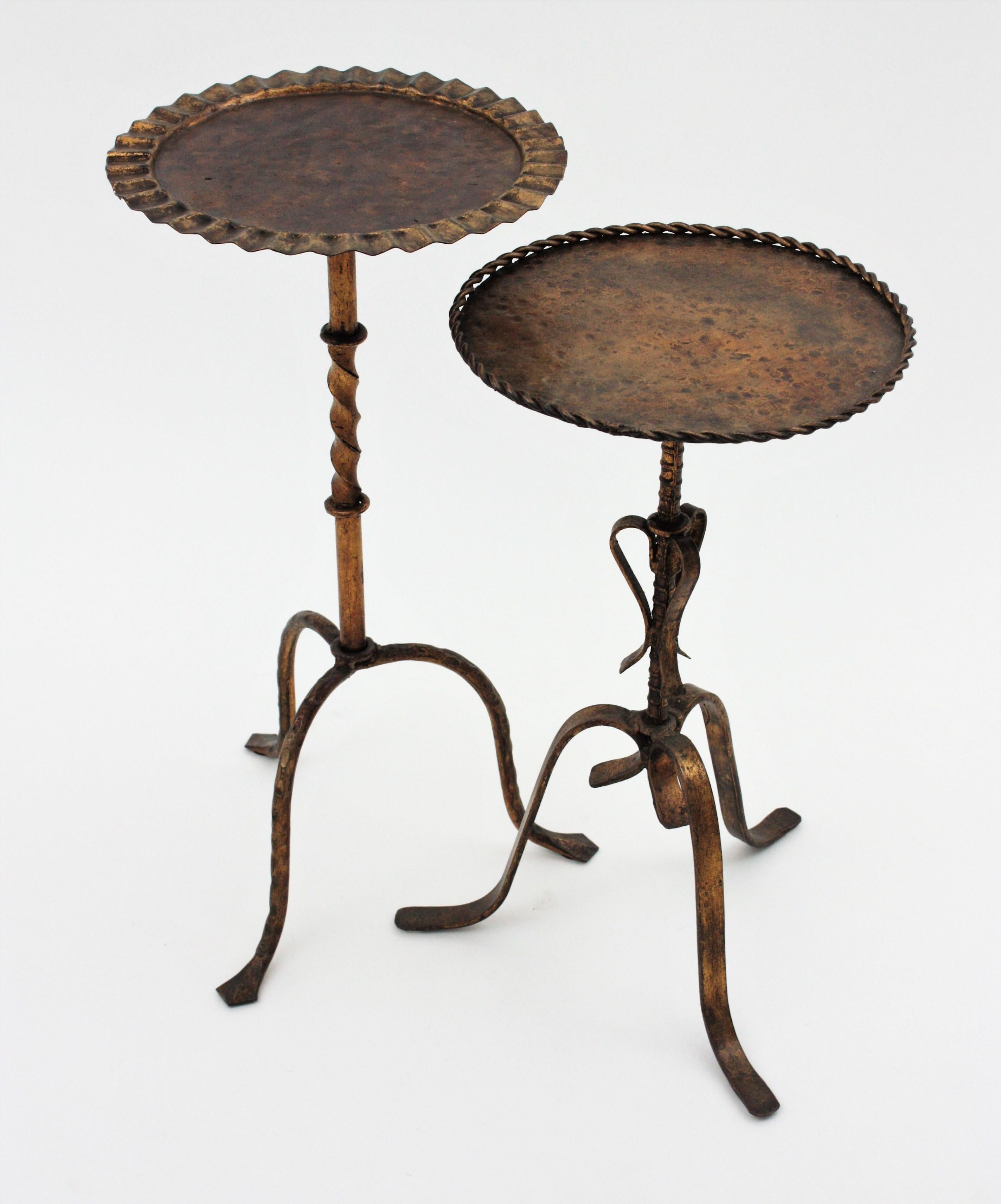 Unmatching Pair of Spanish Drinks Tables or Side Tables in Gilt Iron, 1940s In Good Condition In Barcelona, ES