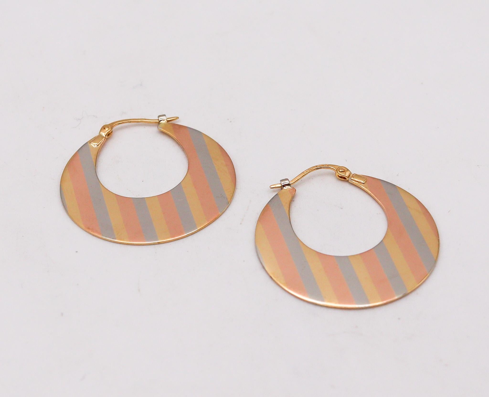 Hoops earrings designed by Uno A Erre.

A sculptural pair of hoop earrings, created in the city of Arezzo Italy by the famous jewelry makers of Uno A Erre, back in the 1970. They are crafted in a circular shape with geometric patterns in the