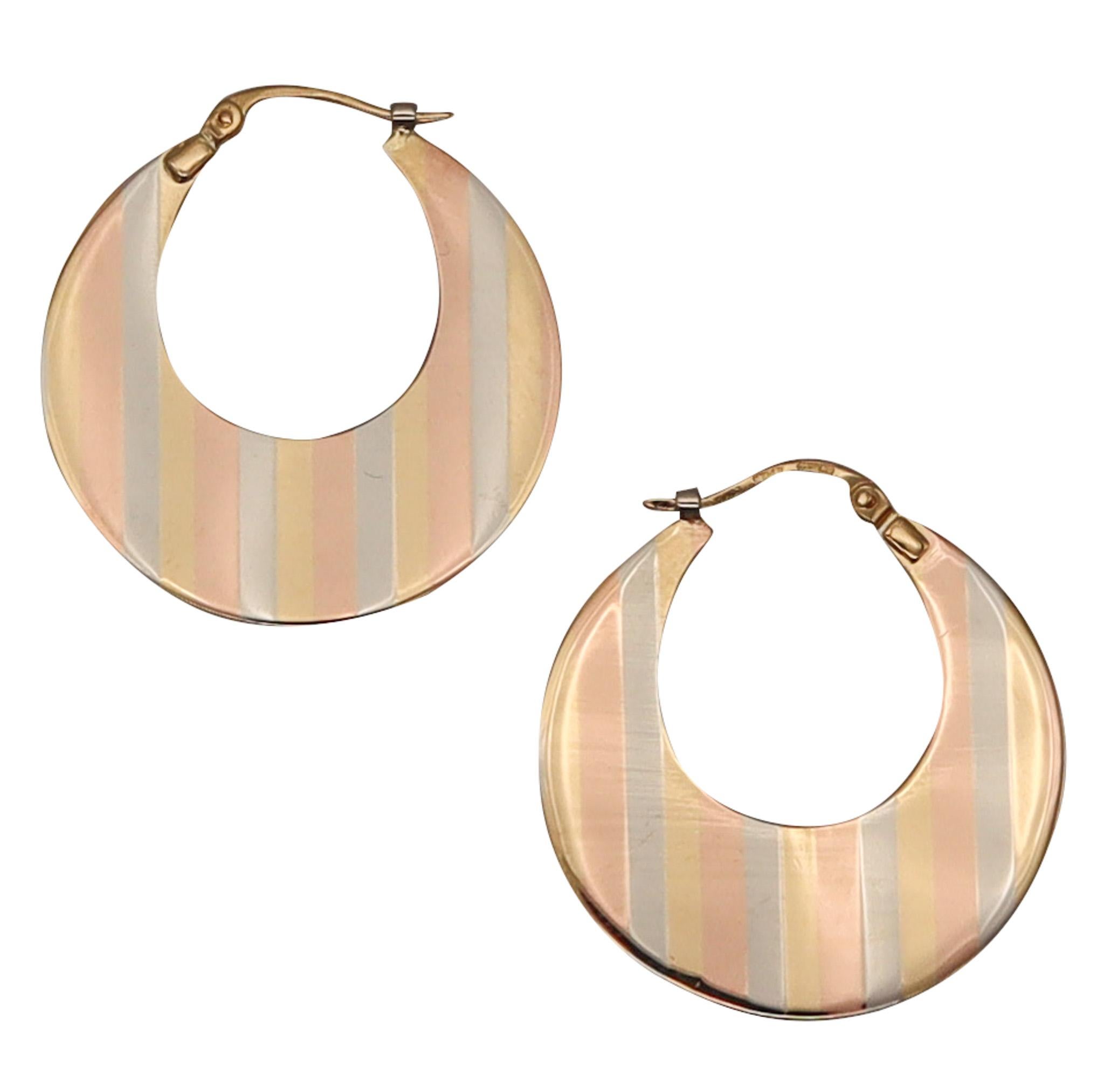 Uno a Erre 1970 Italian Modernist Tri-Color Hoops Earrings in 18 Karat Gold  For Sale at 1stDibs | erre uno, 70's earrings