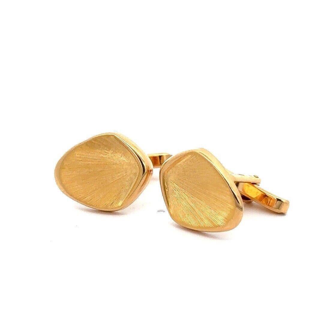 Material: 18K Yellow Gold
Weight: 9.90 Grams
Backing: Bullet Swivel Backs
Panel Dimensions: 20.25mm (0.79