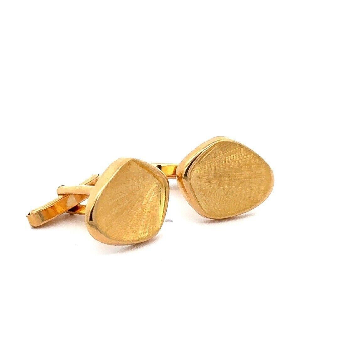 Uno-A-Erre Men's Italian 18k Yellow Gold Brushed Textured Cufflinks For Sale 1