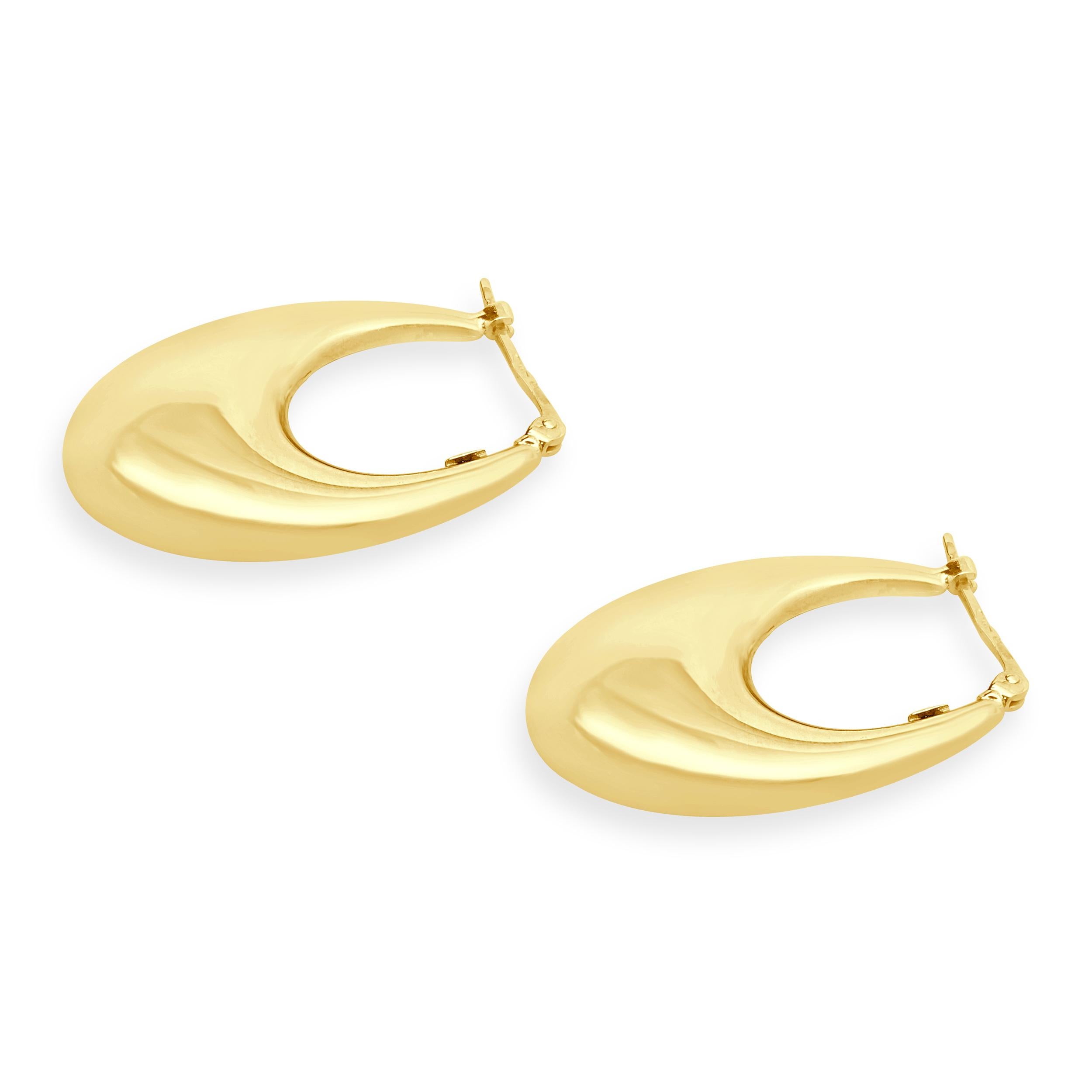 Women's Uno Aerre 18 Karat Yellow Gold Puffed Hoop Earrings For Sale