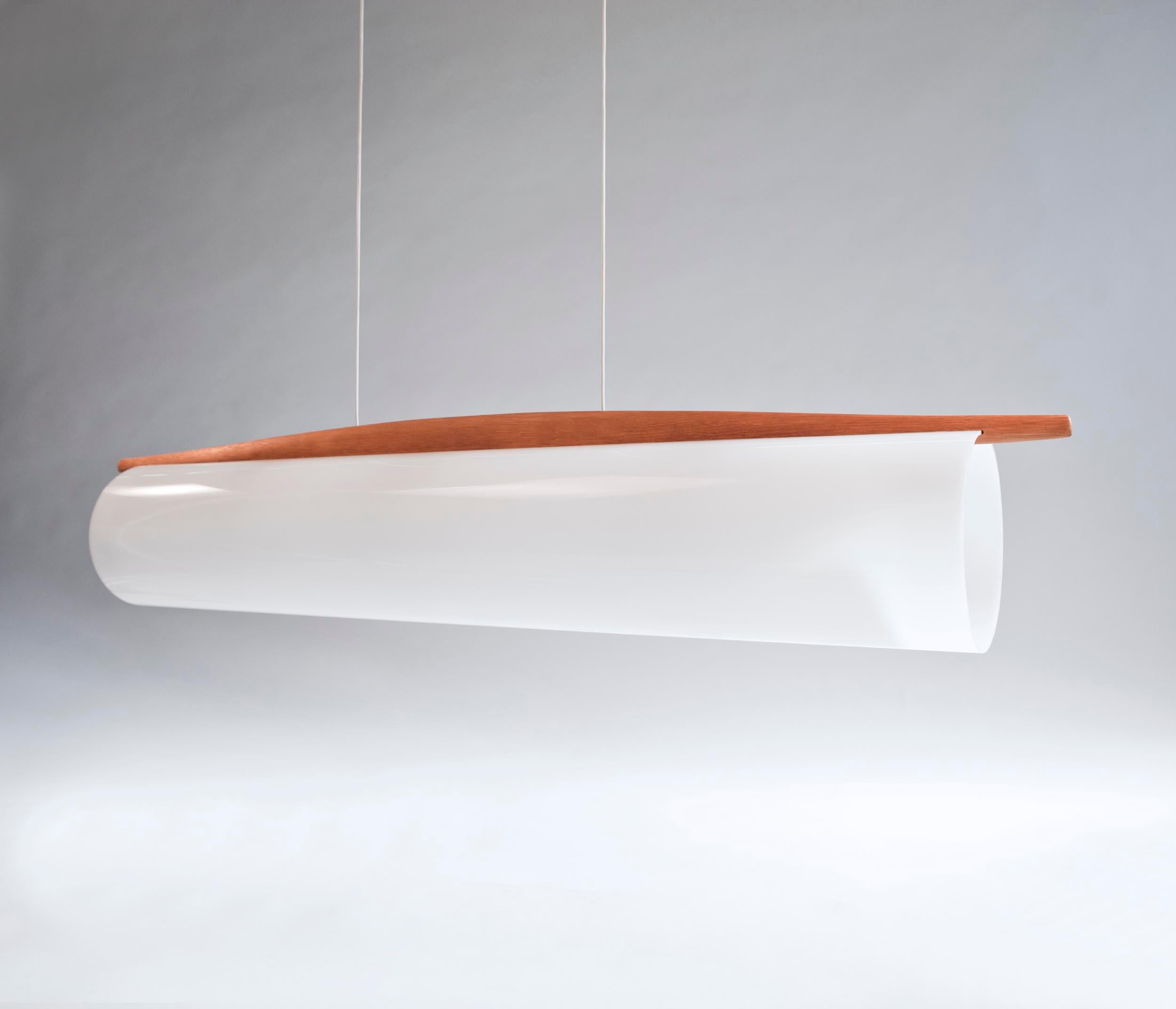 Lampada da soffitto Uno e Osten Kristiansson modello 555 per Luxus Vittsjö Svezia anni '50

Questa rara lampada da soffitto modello 555 disegnata da Uno e Osten Kristiansson per Luxus, Vittsjö Svezia, è un reperto assolutamente