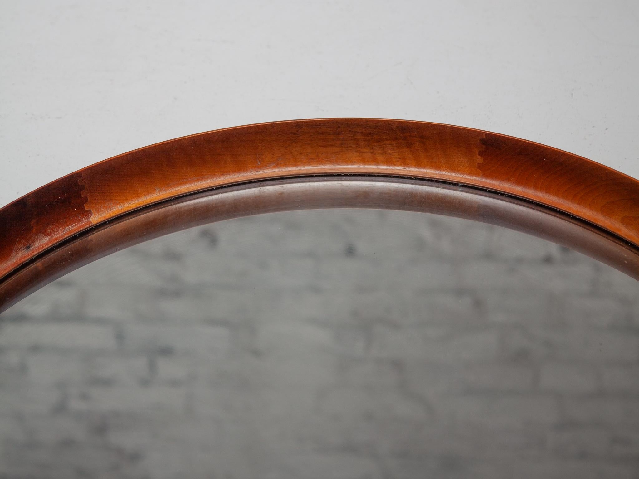 Uno und Osten Kristiansson für Luxus Vittsjö, Schweden Runder Wandspiegel aus Teakholz (Mitte des 20. Jahrhunderts)