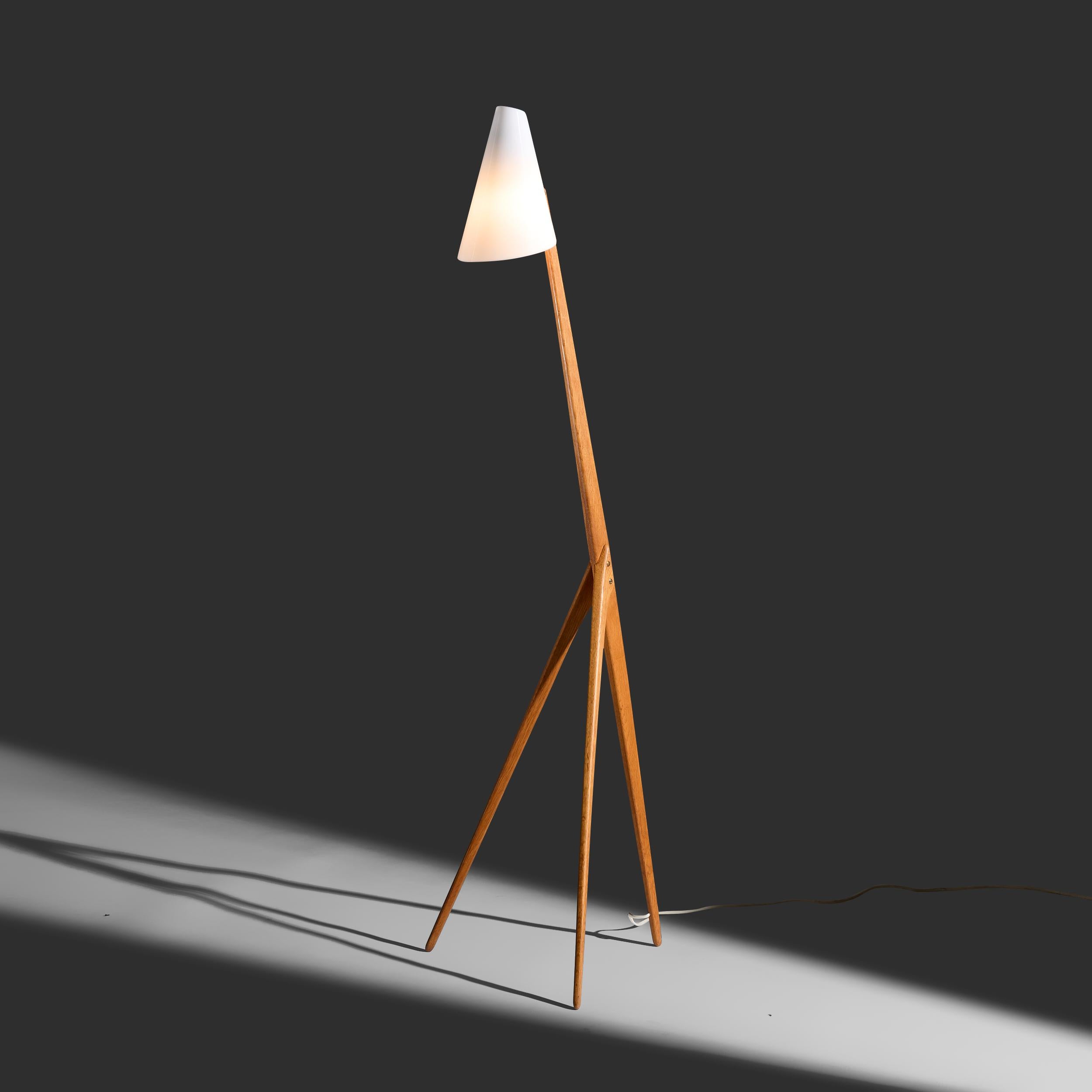 Uno and Östen Kristiansson Giraffe floor lamp for Luxus Vittsjö Sweden, 1950s. Solid teak with a white acrylic shade. The electrical cord is nicely fitted into the middle all the way down the back leg. Retains original label.

Dimensions:   54” h ×