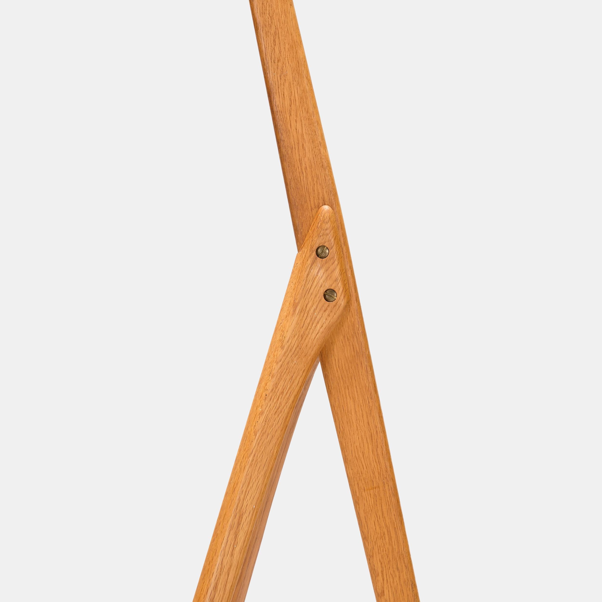 Swedish Uno and Östen Kristiansson Giraffe floor lamp for Luxus Vittsjö Sweden, 1950s For Sale