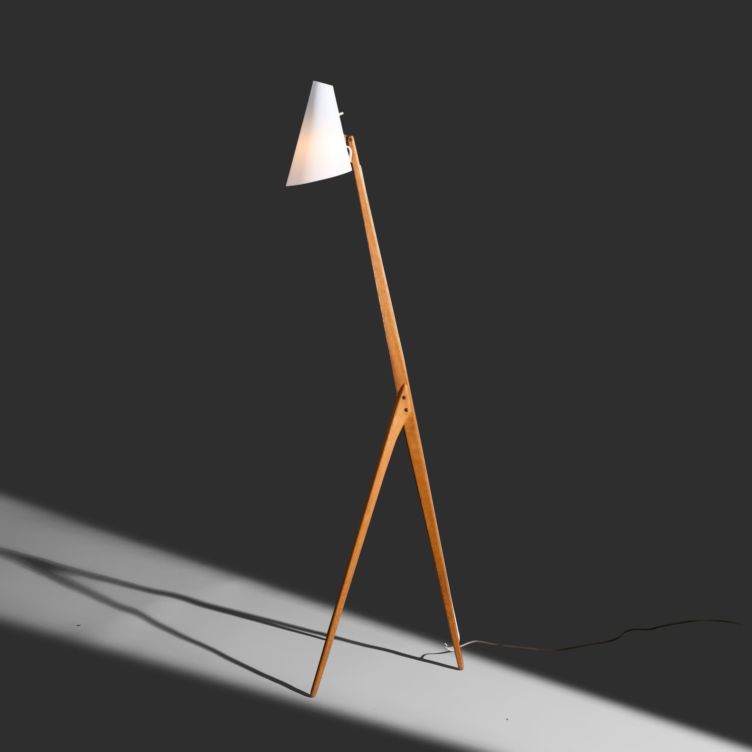 Steel Uno and Östen Kristiansson Giraffe floor lamp for Luxus Vittsjö Sweden, 1950s For Sale