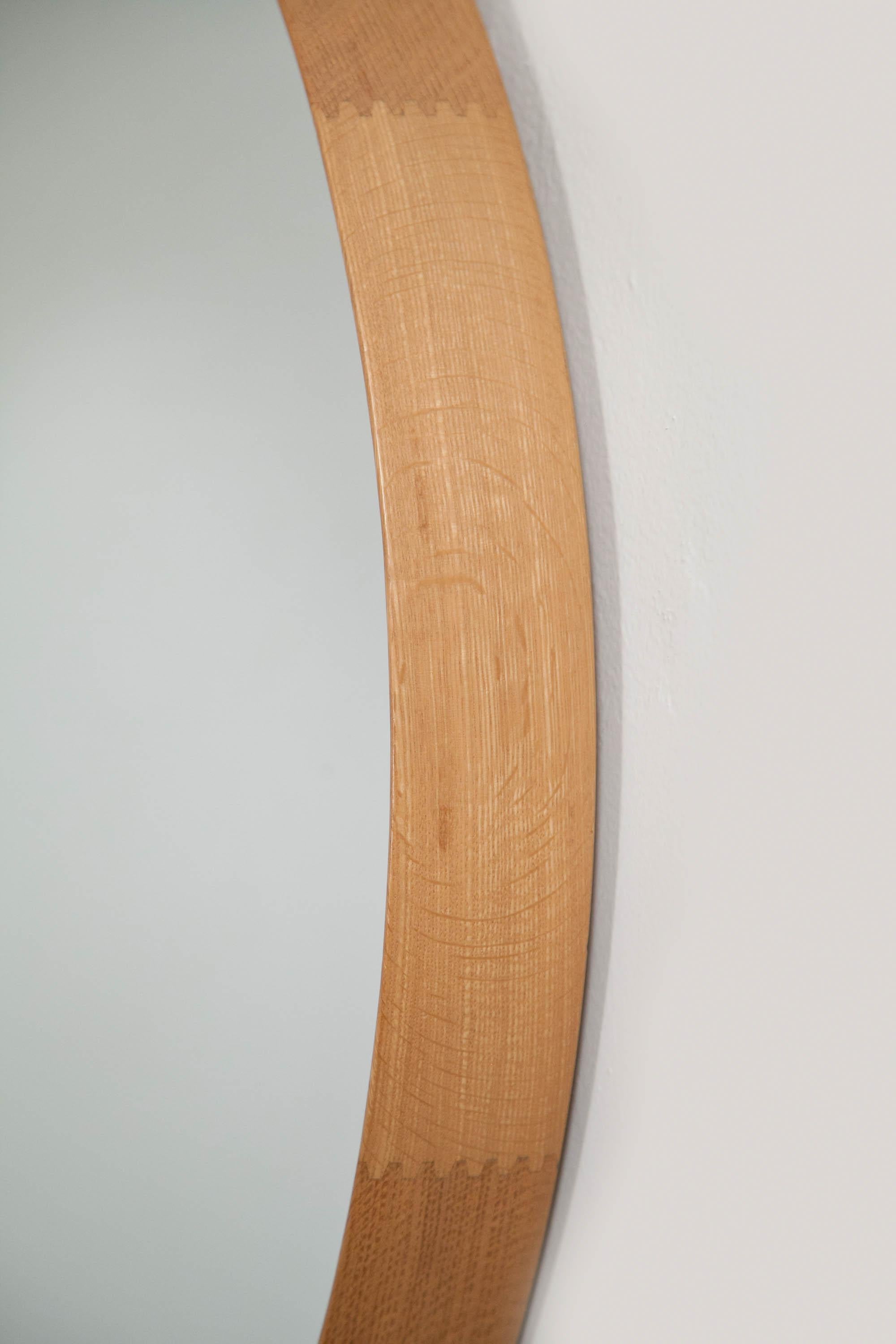 Uno y Osten Kristiansson gran espejo de roble de Luxus Vittsjö - Suecia Años 60

Este excepcional espejo vintage de roble de gran tamaño fue diseñado por los renombrados diseñadores suecos de mediados de siglo Uno y Osten Kristiansson para Luxus