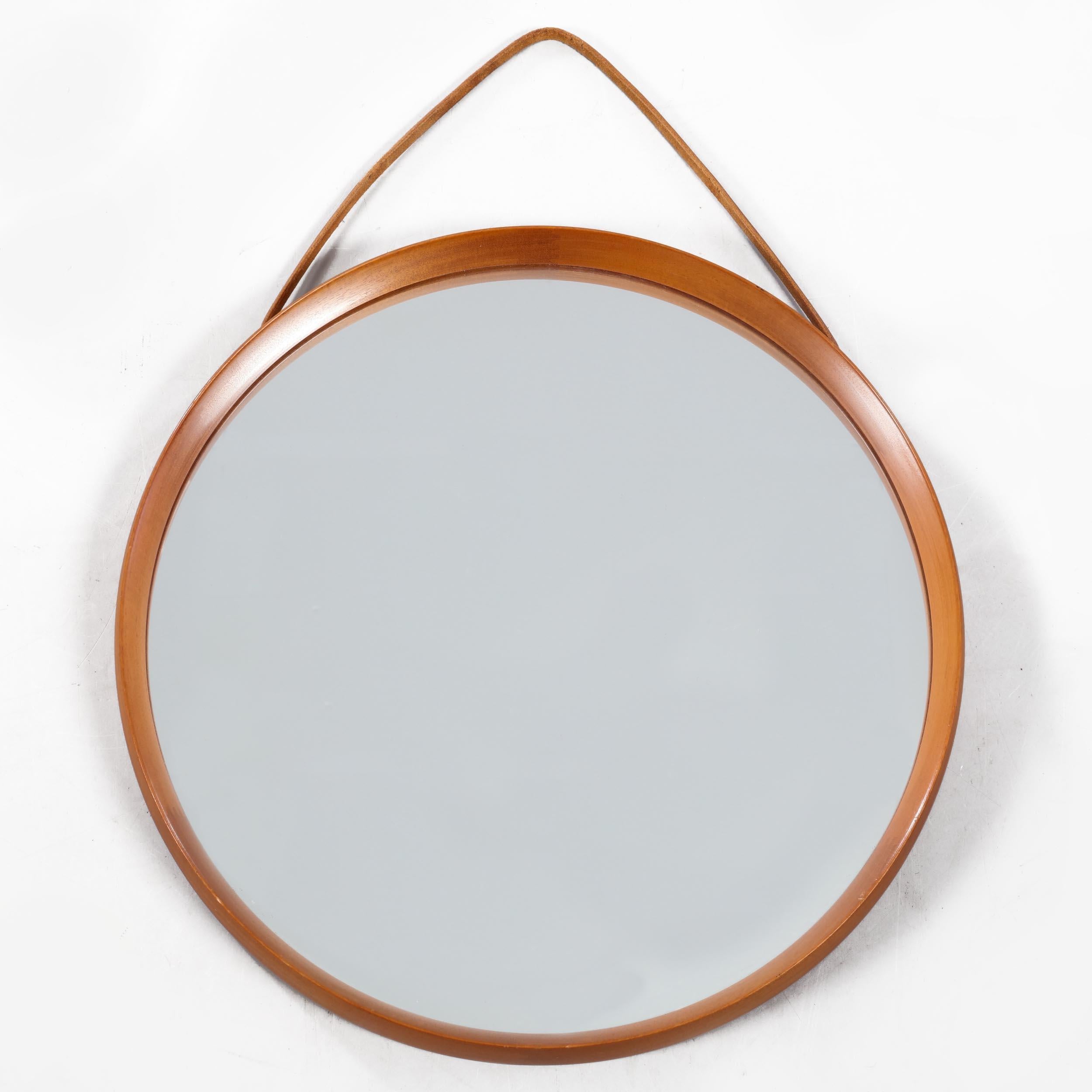 Uno and Osten Kristiansson round teak mirror by Luxus Vittsjö, Sweden, 1960s

This vintage teak mirror is designed by renowned midcentury Swedish designers Uno and Osten Kristiansson for Luxus at Vittsjö, Sweden in the 1960s. It is truly an