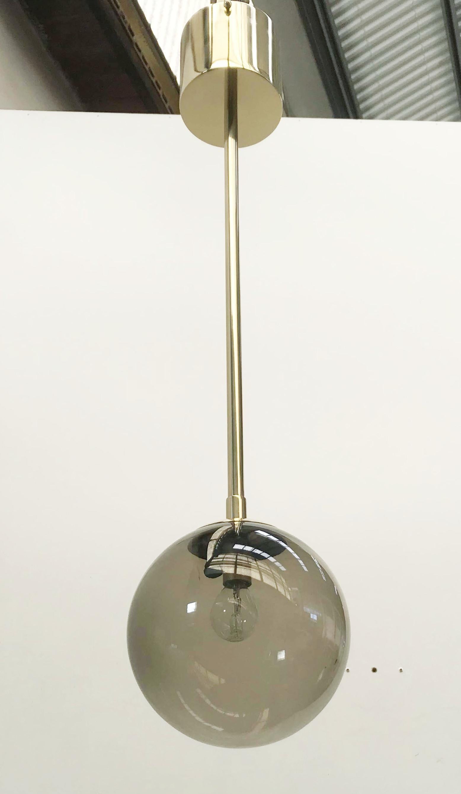 Mid-Century moderno Ciondolo UNO GLOBE di Fabio Ltd in vendita