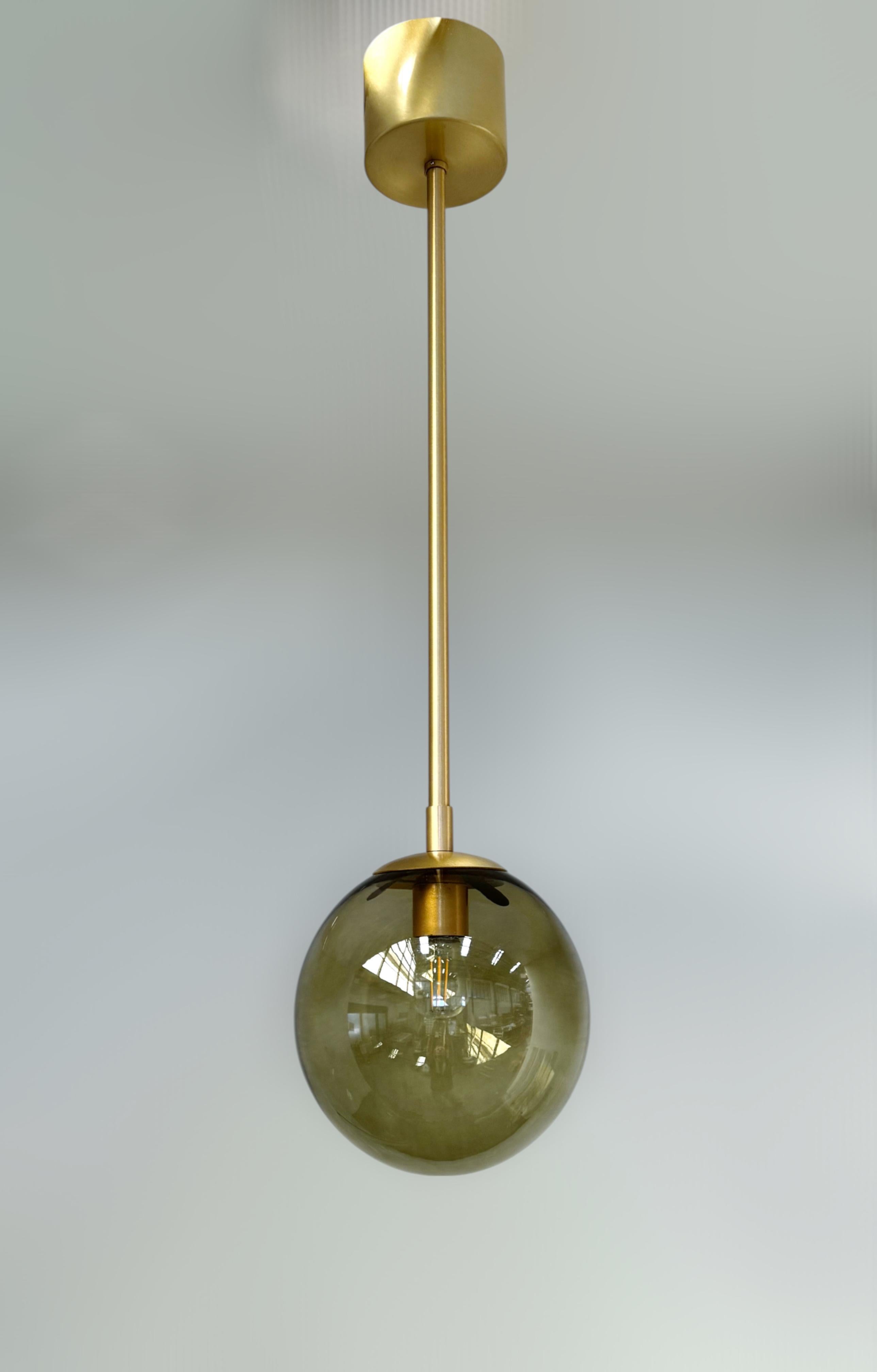 Colgante UNO GLOBE de Fabio Ltd Moderno de mediados de siglo en venta