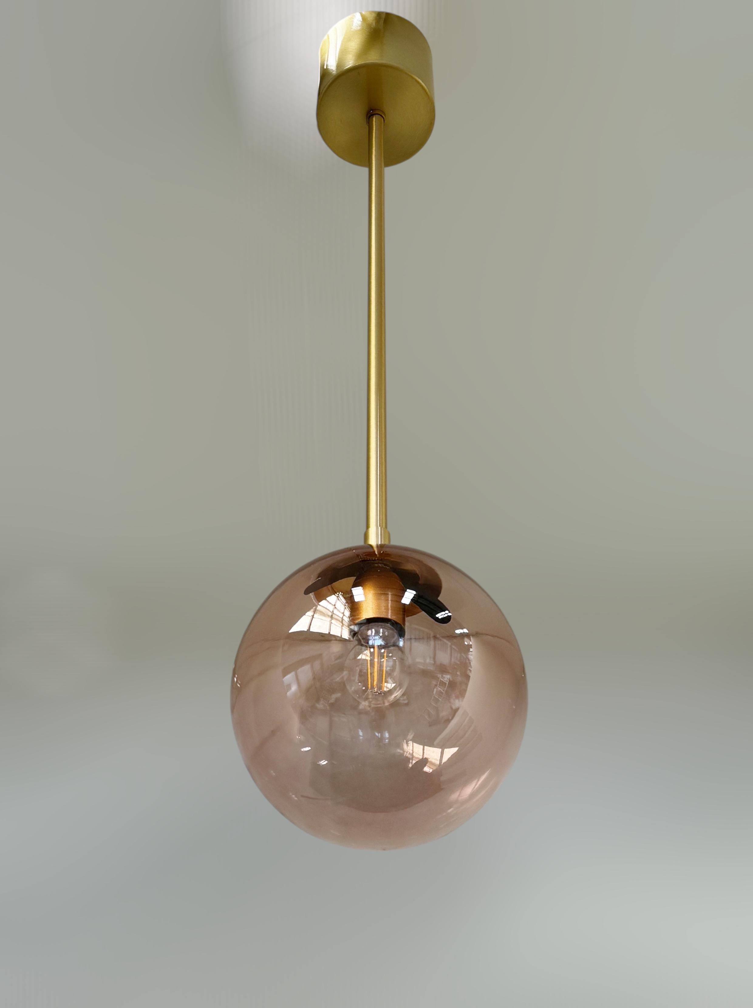 Colgante UNO GLOBE de Fabio Ltd Moderno de mediados de siglo en venta