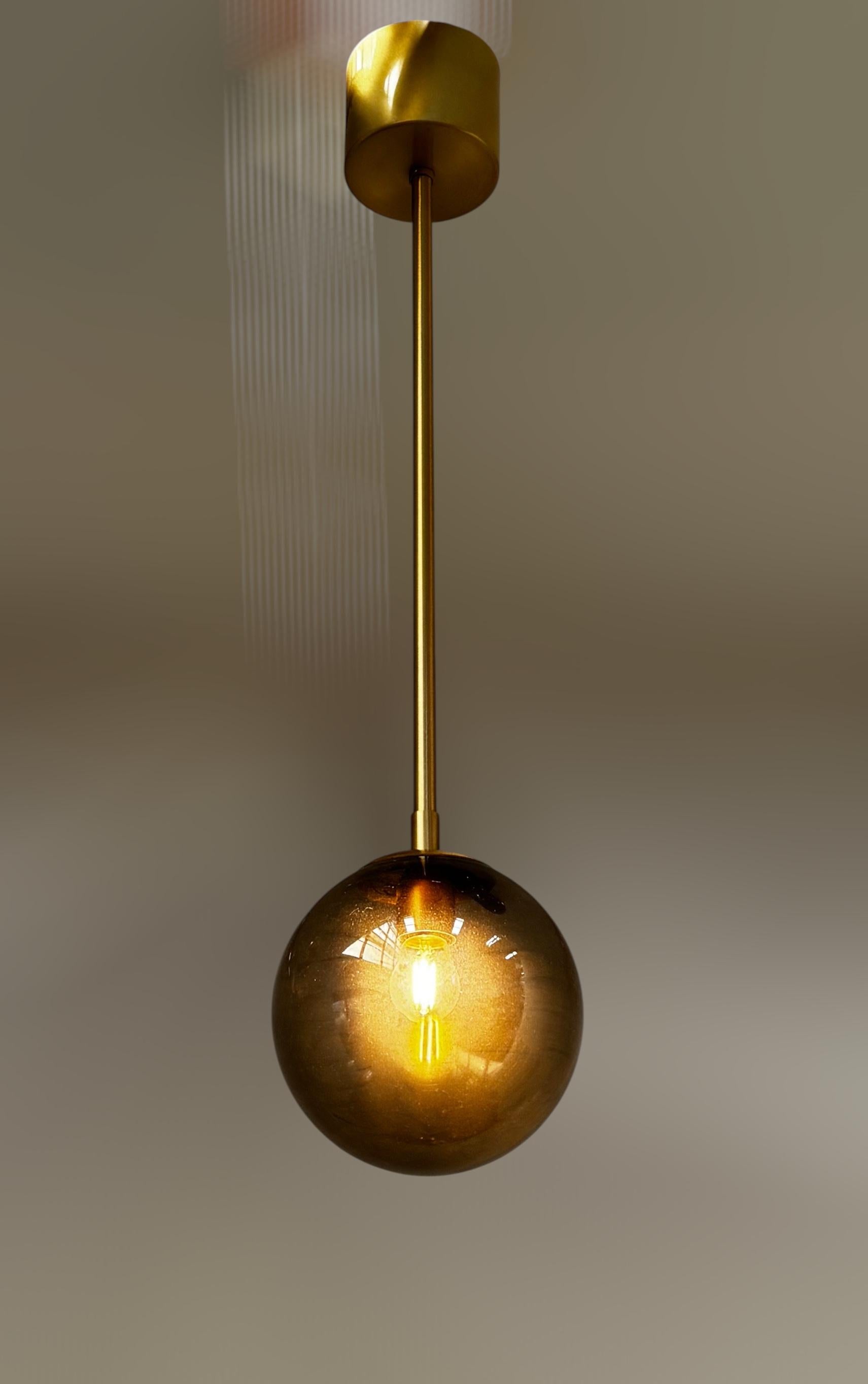 Colgante UNO GLOBE de Fabio Ltd en Nuevo estado para la venta en Los Angeles, CA