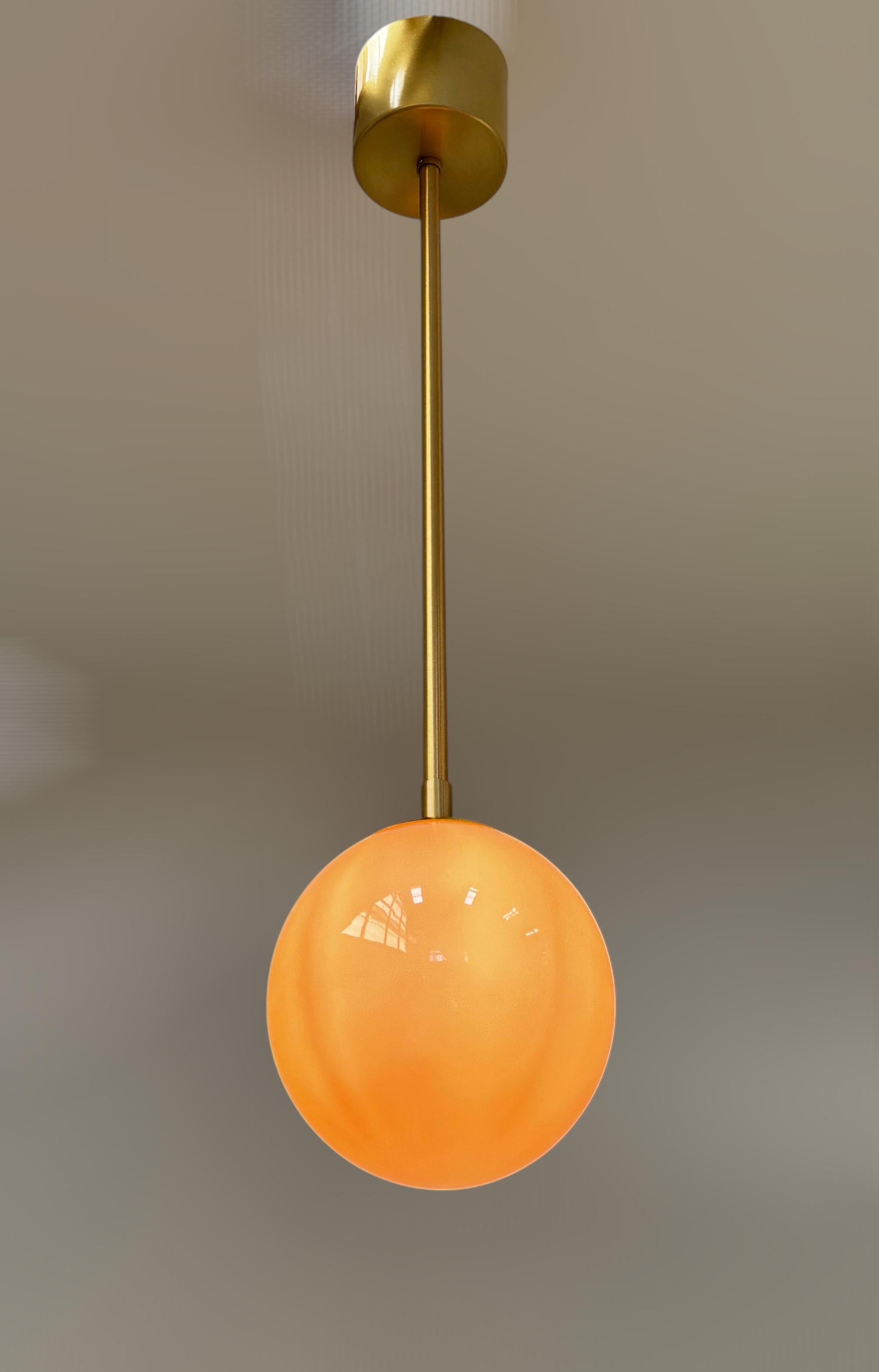 Colgante UNO GLOBE de Fabio Ltd en Nuevo estado para la venta en Los Angeles, CA