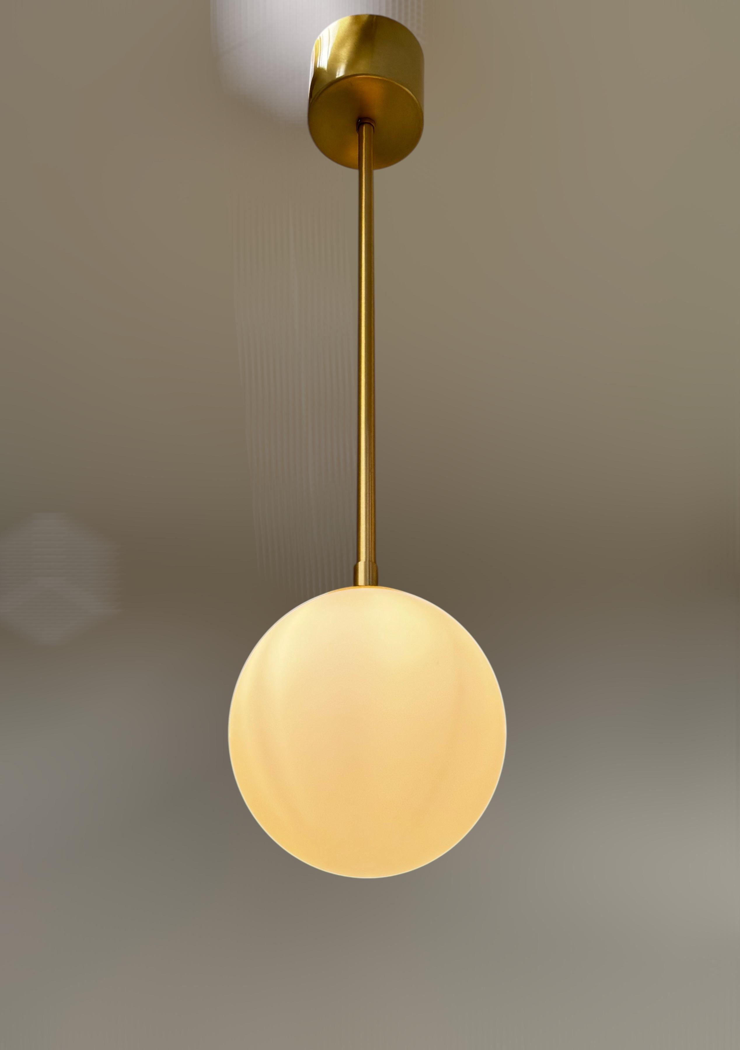 UNO GLOBE Pendelleuchte von Fabio Ltd (21. Jahrhundert und zeitgenössisch) im Angebot