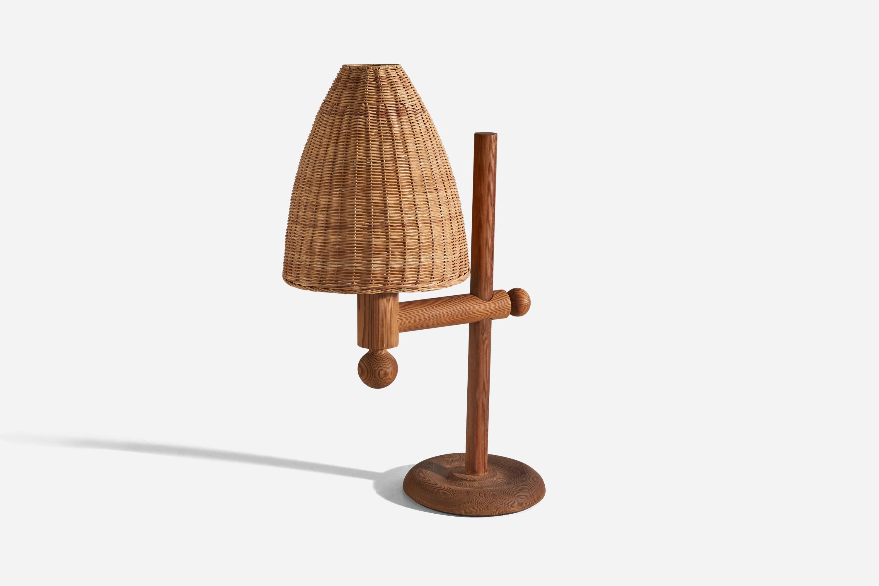 Uno Kristiansson, Adjustable Table Lamp, Pine, Rattan, Luxus, Sweden, 1970s In Good Condition In High Point, NC