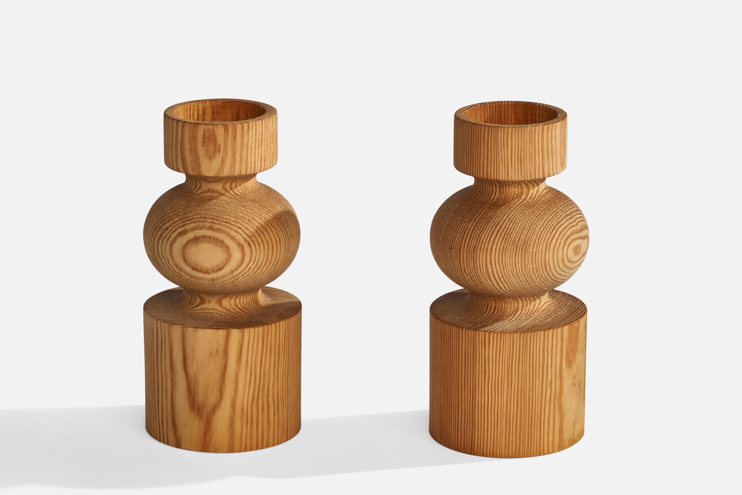 A pair of pine candlesticks or storm light holders designed by Uno and Östen Kristiansson and produced by Luxus Vittsjö, Sweden, 1970s.

Holds 2.0” diameter candles
