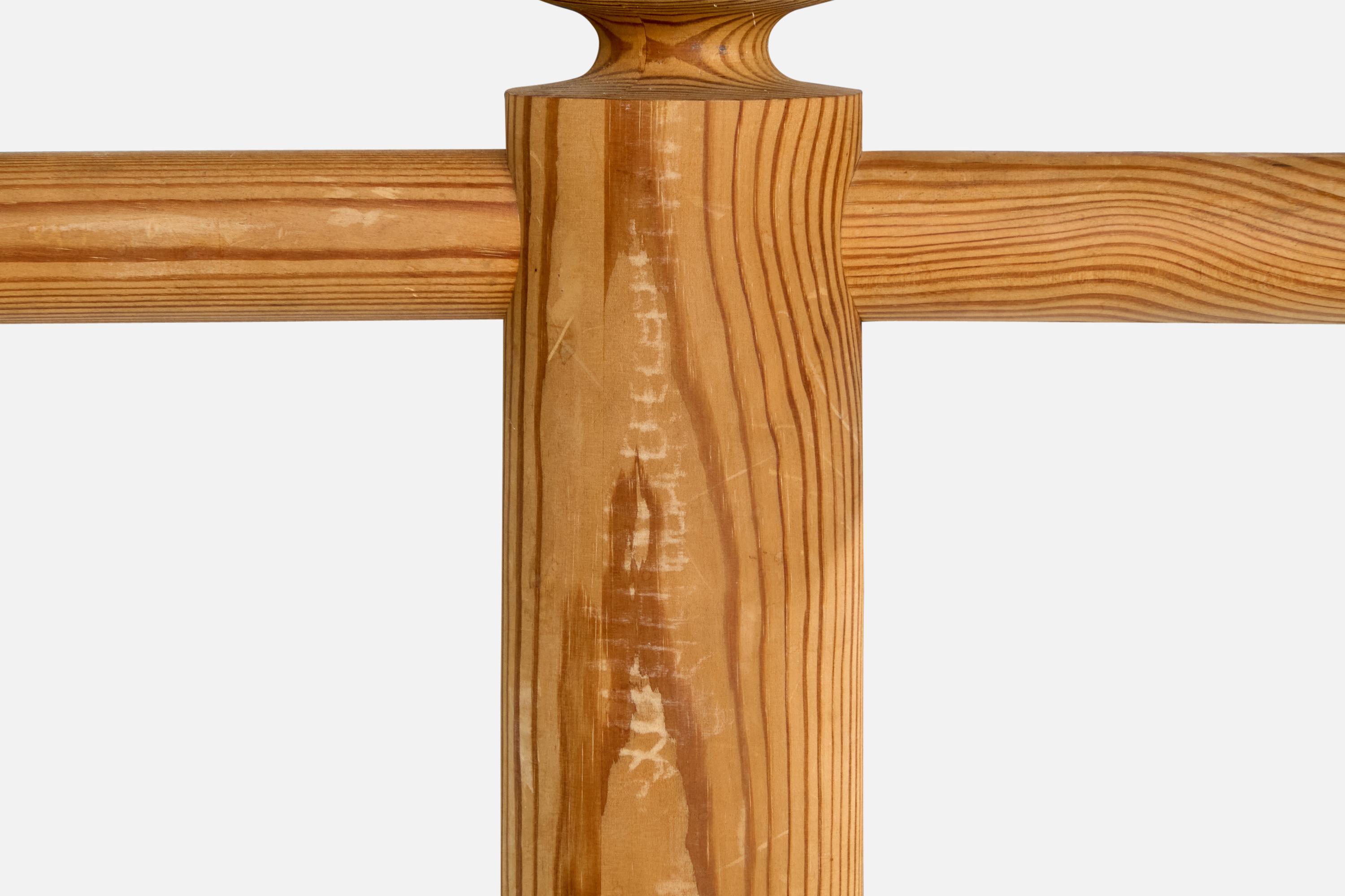 Uno Kristiansson, Stehlampe, Kiefernholz, Papier, Schweden, 1970er Jahre (Schwedisch) im Angebot