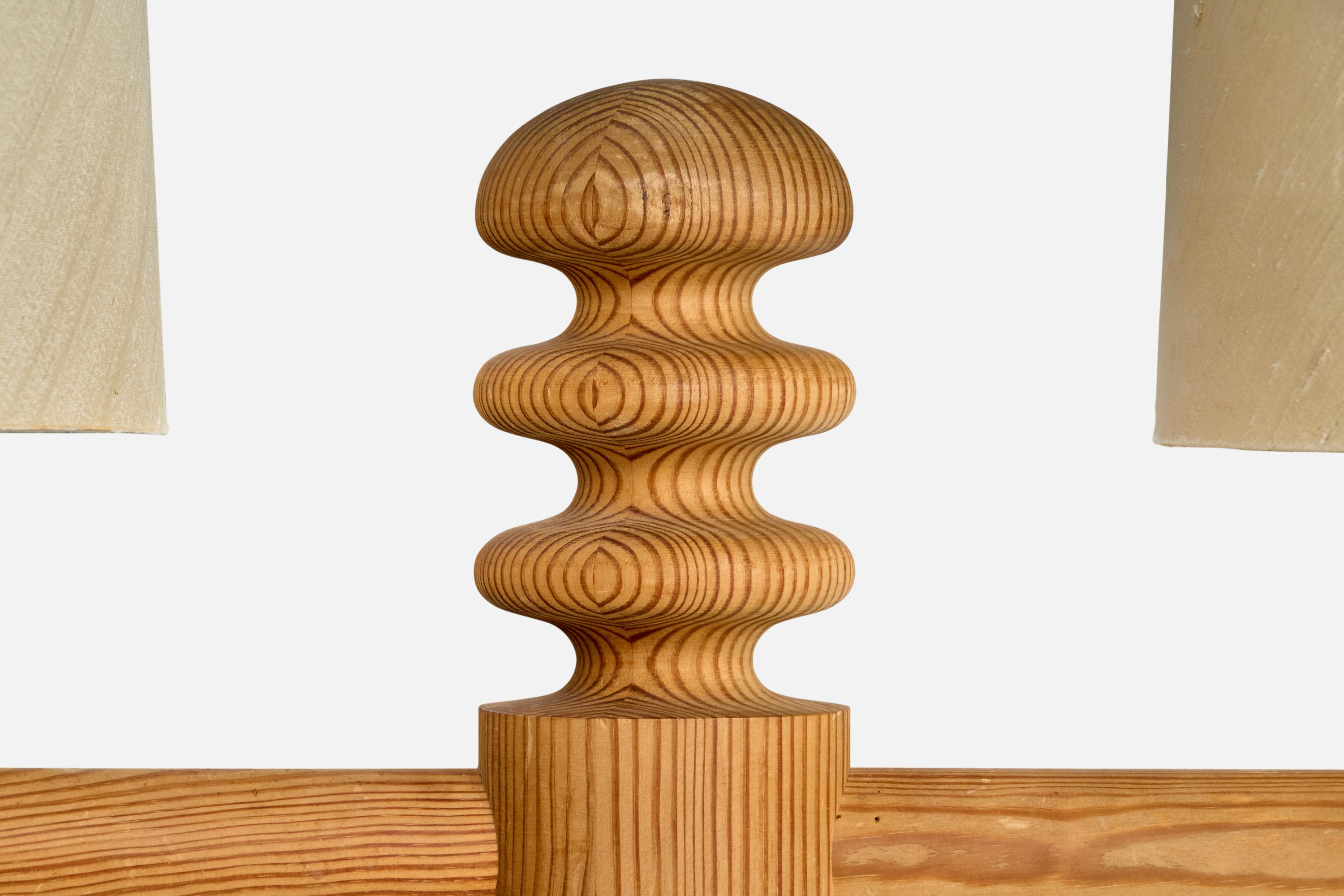 Uno Kristiansson, Stehlampe, Kiefernholz, Papier, Schweden, 1970er Jahre im Angebot 1