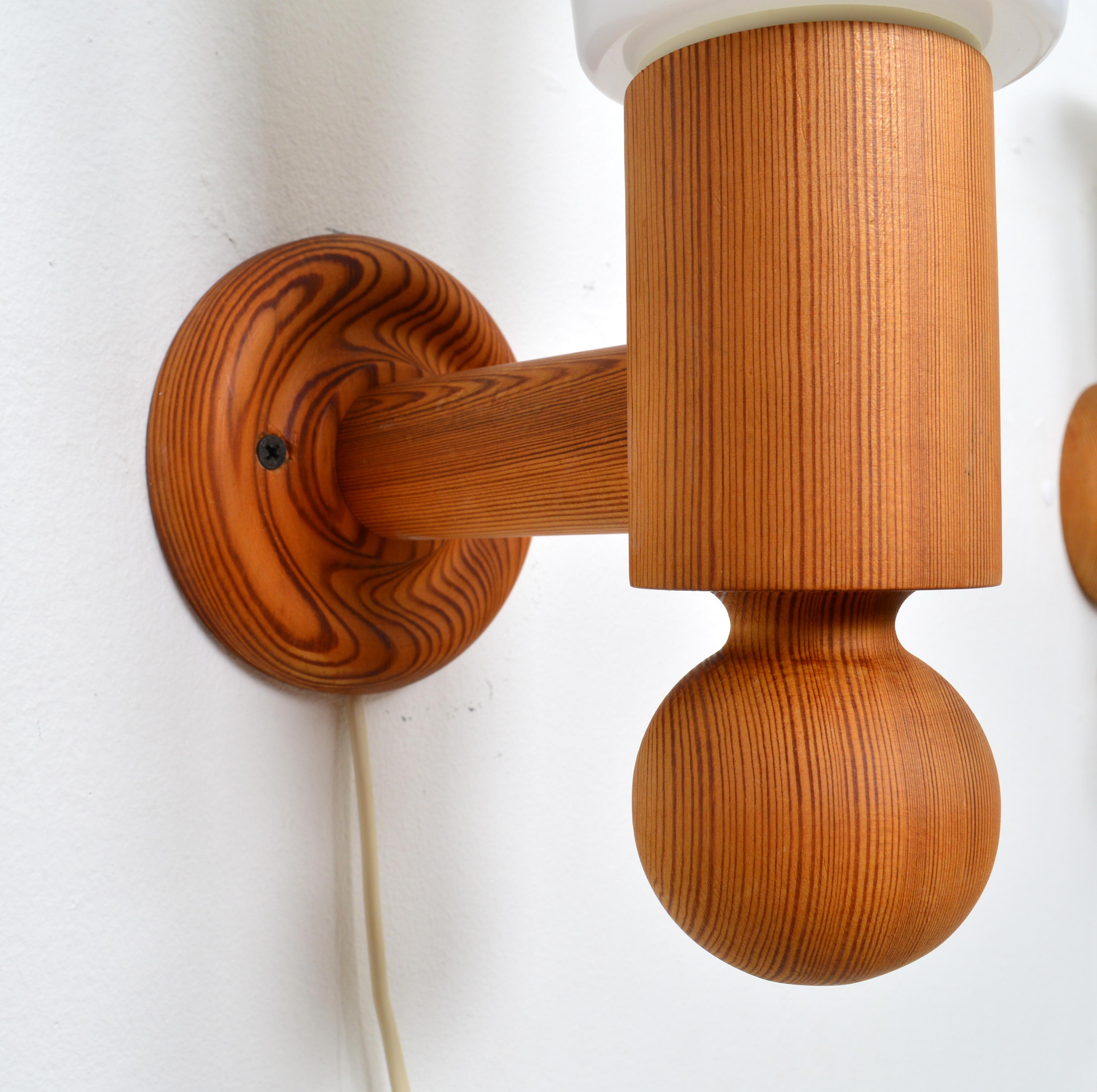 Uno Kristiansson Luxus Sweden Appliques / Sconces Pin massif Suède, 1960s en vente 1