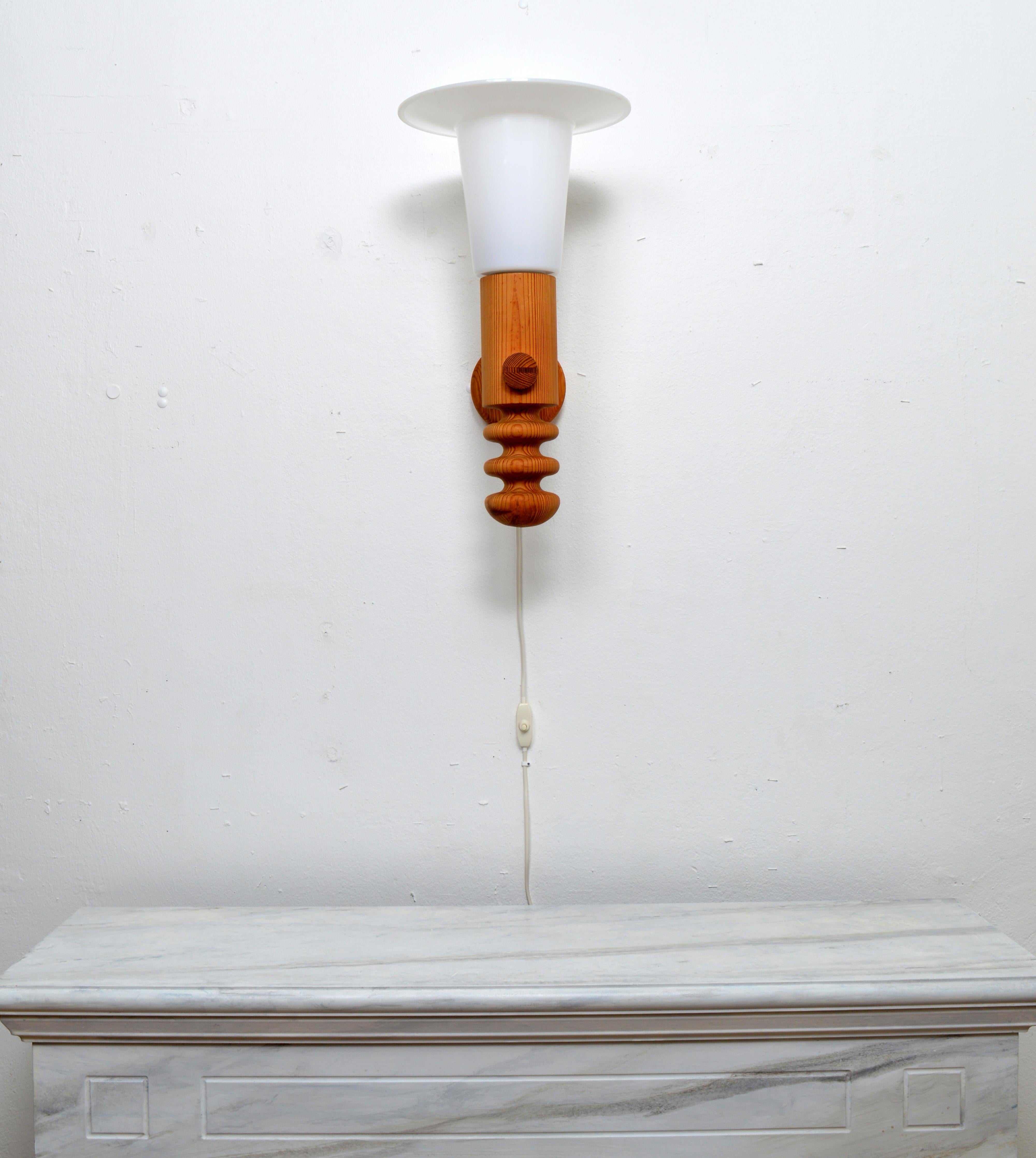 Mid-20th Century Uno Kristiansson Luxus Wall Light / Sconce Solid Pine Sweden, 1960s For Sale