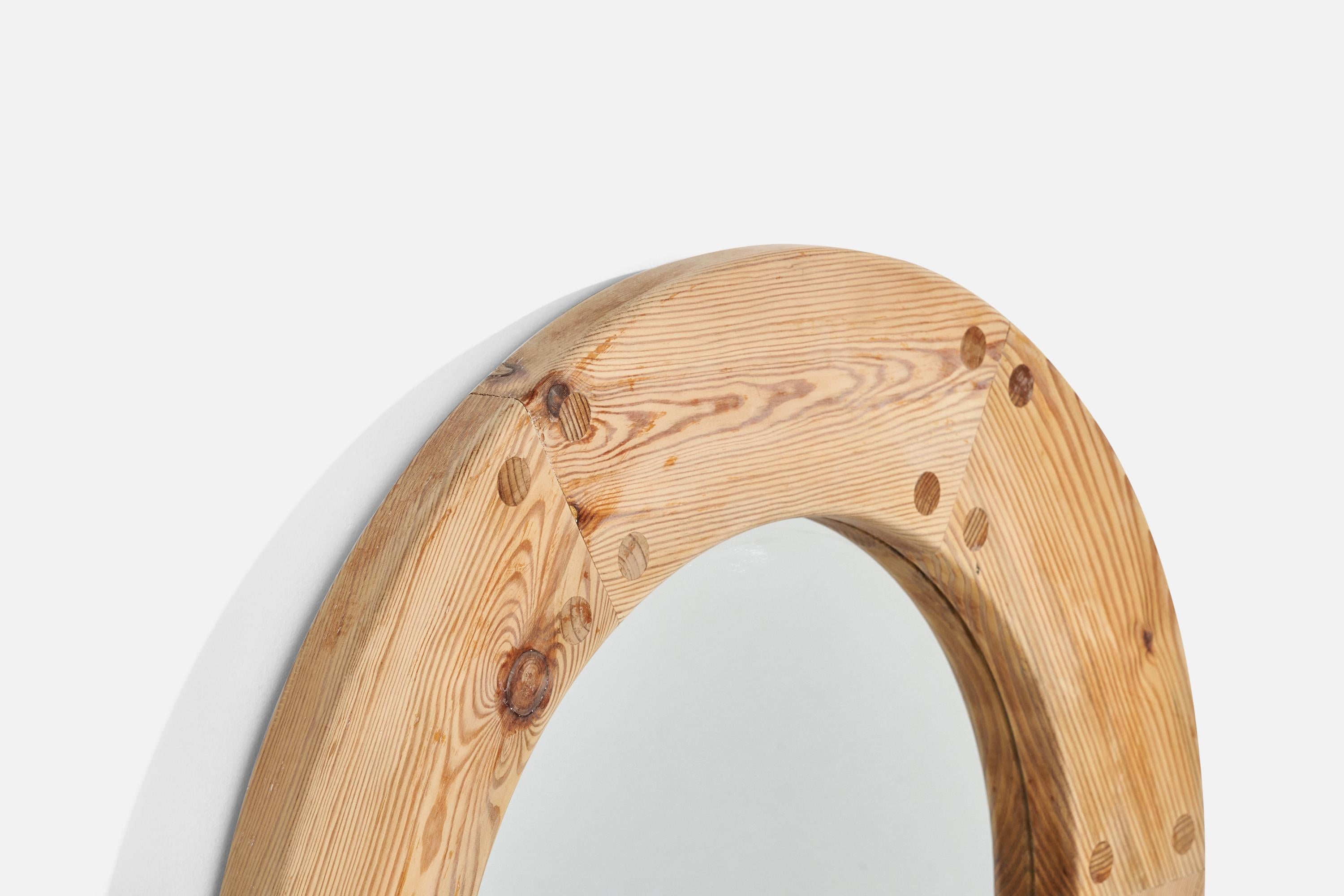 Suédois Uno Kristiansson, miroir mural rond en pin massif, Luxus, Suède, années 1960 en vente