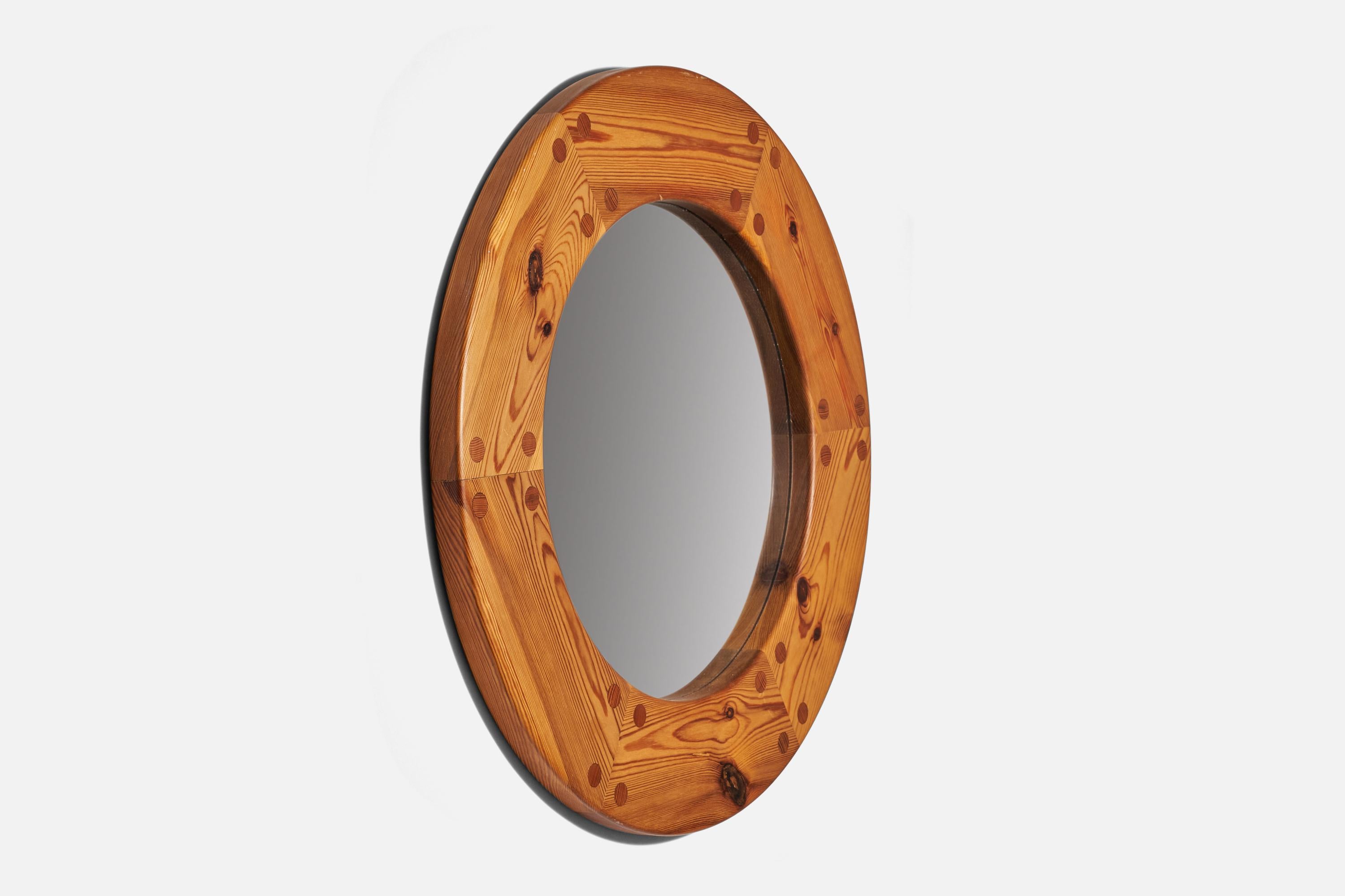 Uno Kristiansson, Round Wall Mirror, Solid Pine, Luxus, Sweden, 1960s In Good Condition For Sale In High Point, NC